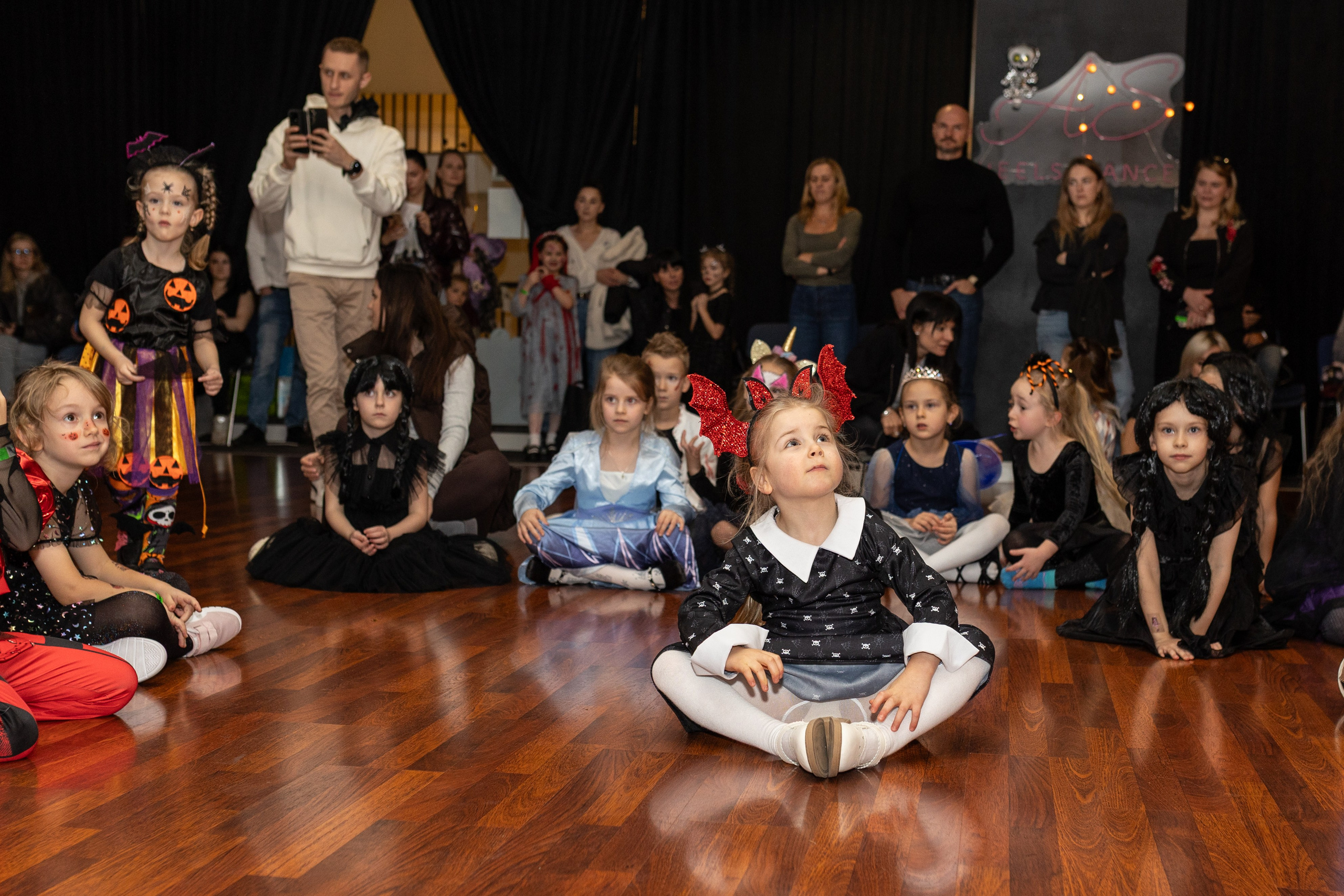 Leo dance studio Helloween 2025. Семейный и детский фотограф в Варшаве Мила Бобровская