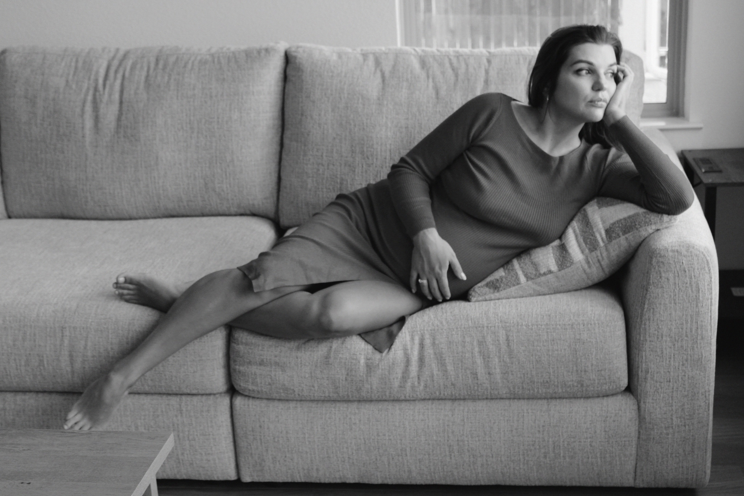 Maternity, Family & Pregnancy Photoshoot at Home. Lana Petrychenko — Portrait & Family Photographer. Valencia, Spain