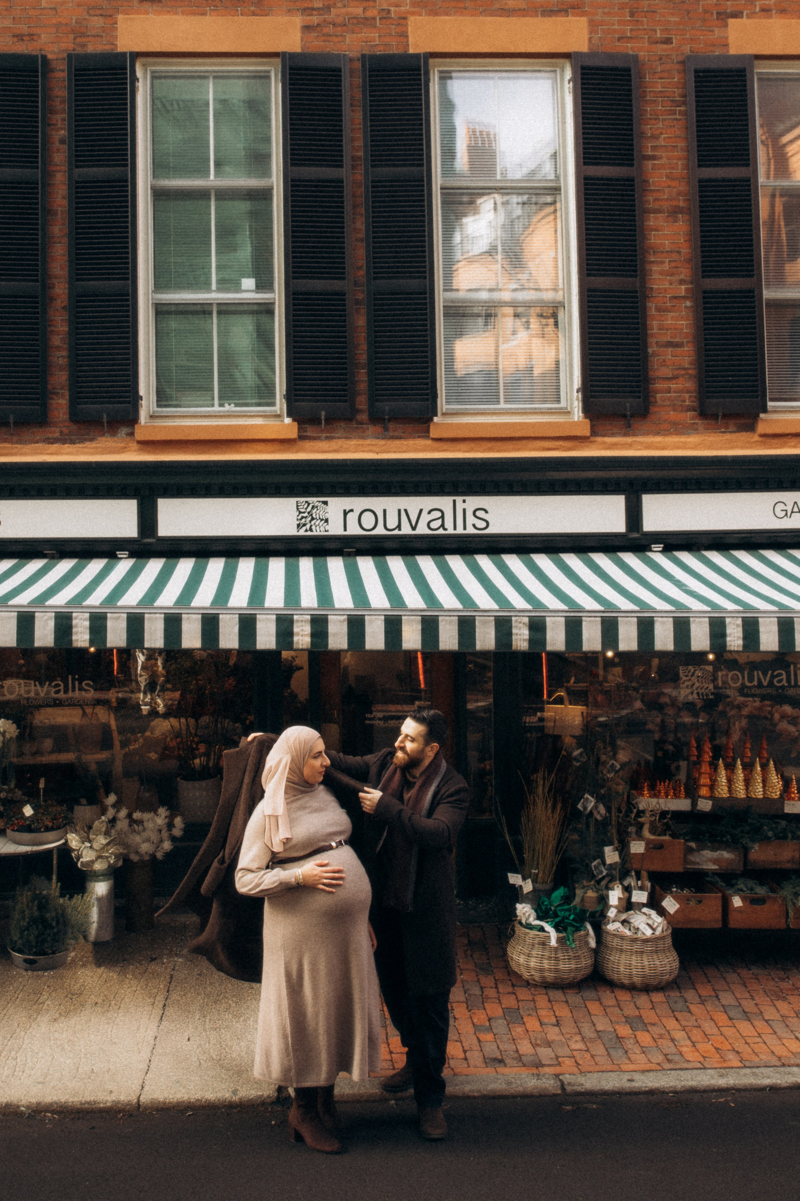 Winter Pregnancy Photoshoot | Bacon Hill, Boston