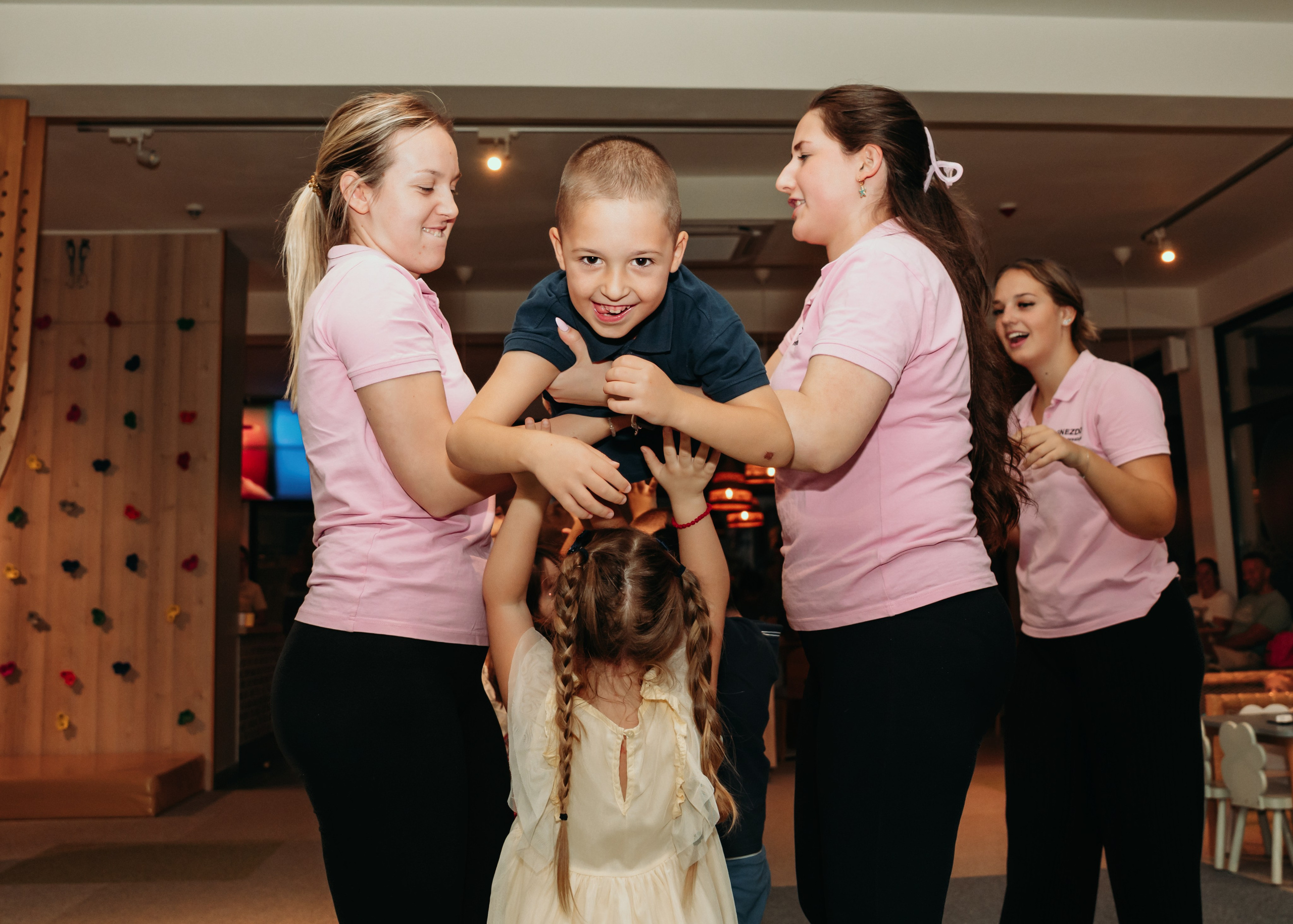 FOTOGRAFISANJE ROĐENDANA. DEČIJI FOTOGRAF BEOGRAD|NOVOGODISNJE FOTOGRAFISANJE|CAKE SMASH