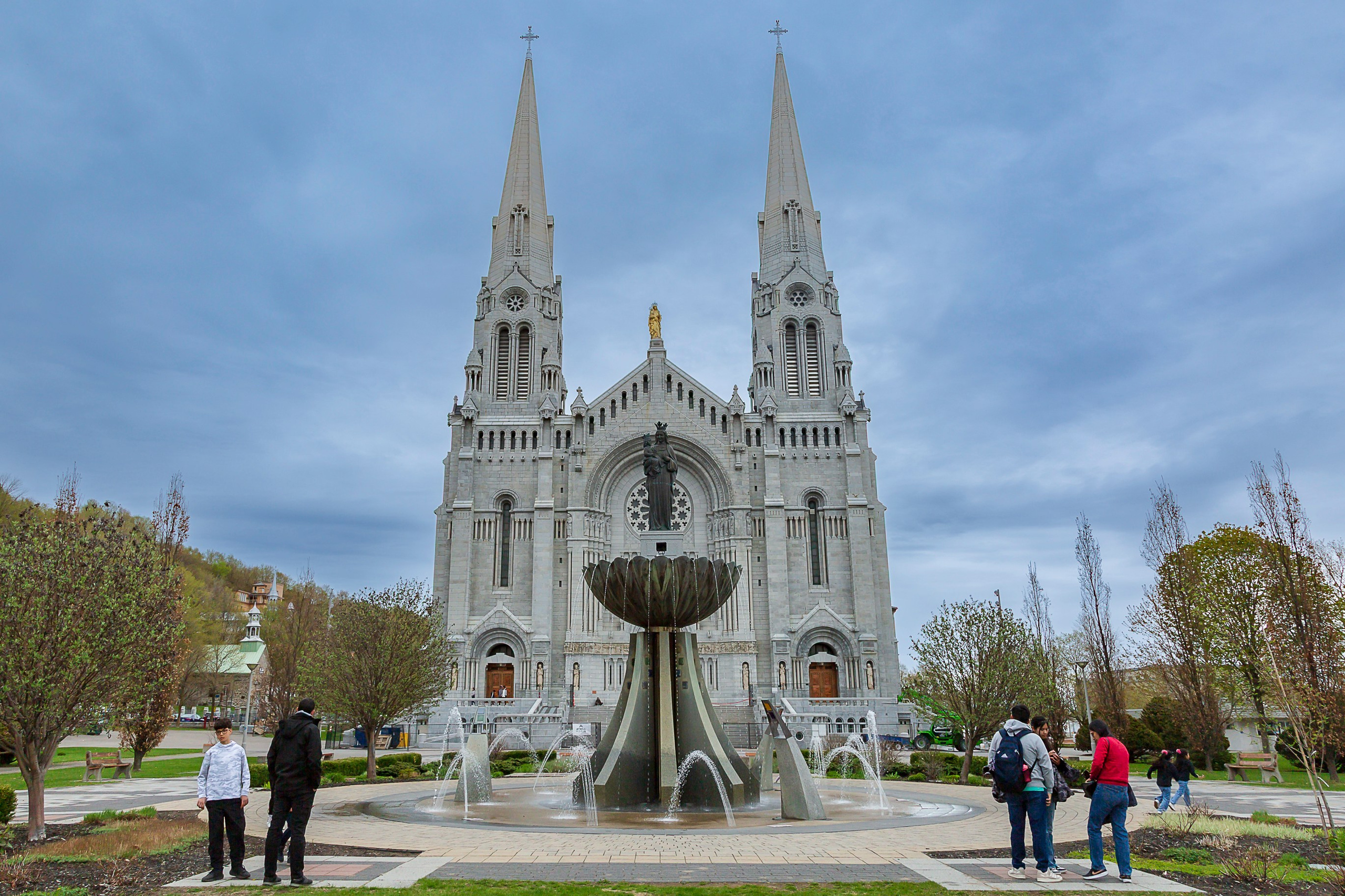 Sainte Anne de Beaupre et Quebec. Studioplaza8