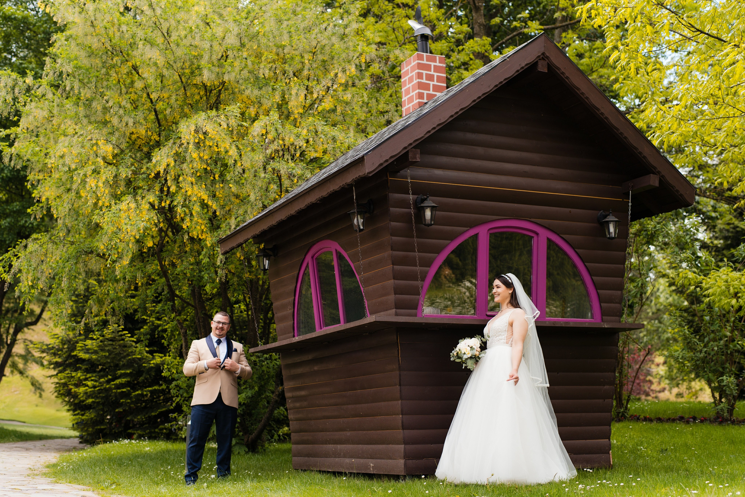 Ședință foto urbană cu mirii Castelul Bran