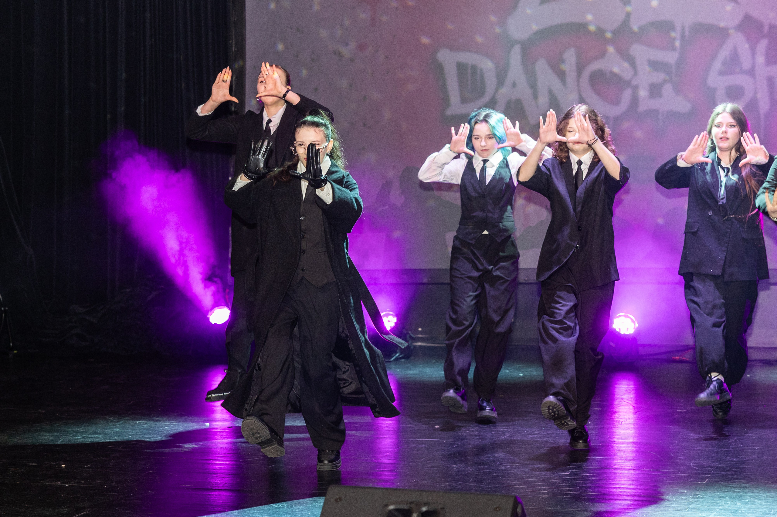 LEO DANCE SHOW WINTER 2025. Семейный и детский фотограф в Варшаве Мила Бобровская