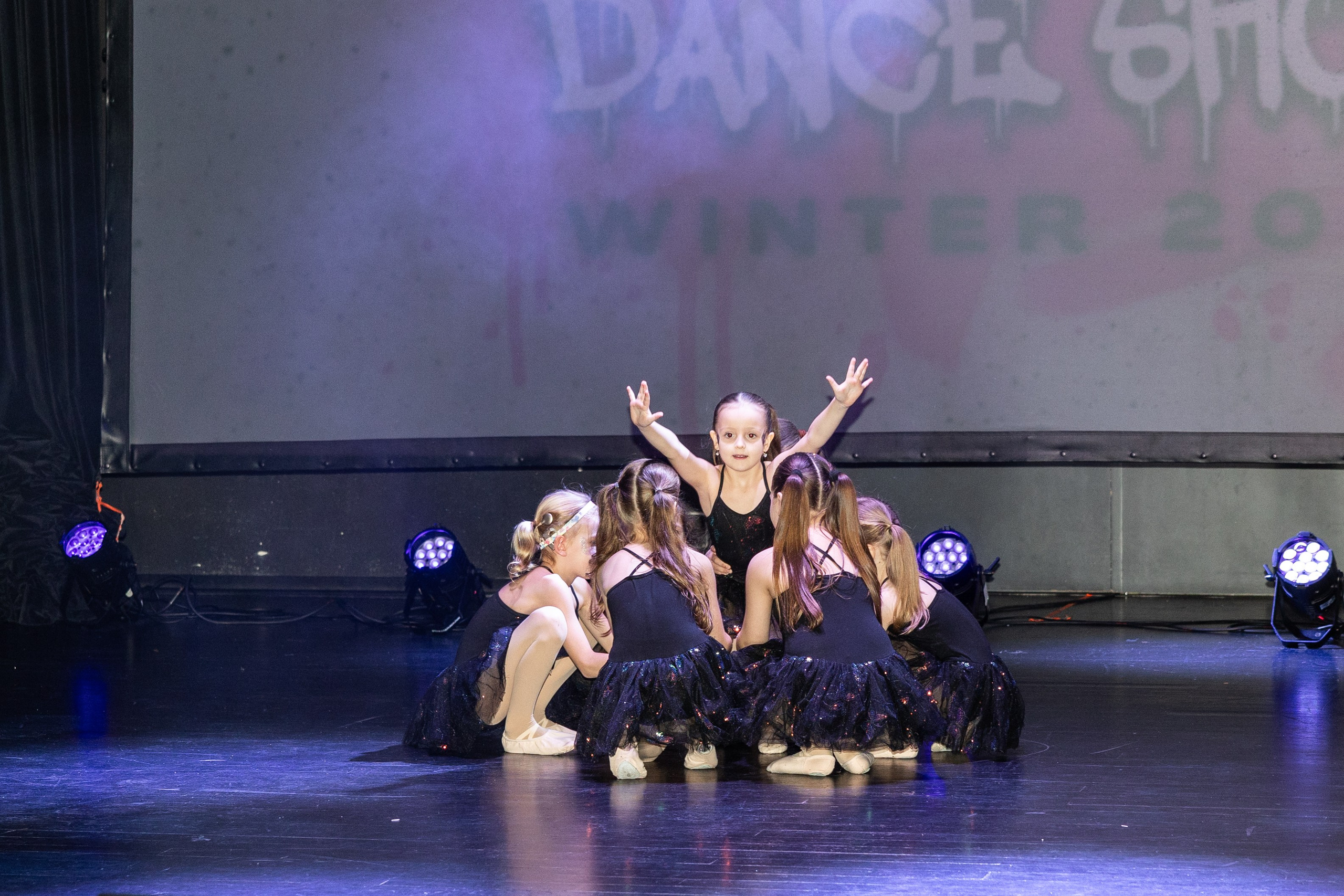 LEO DANCE SHOW WINTER 2025. Семейный и детский фотограф в Варшаве Мила Бобровская