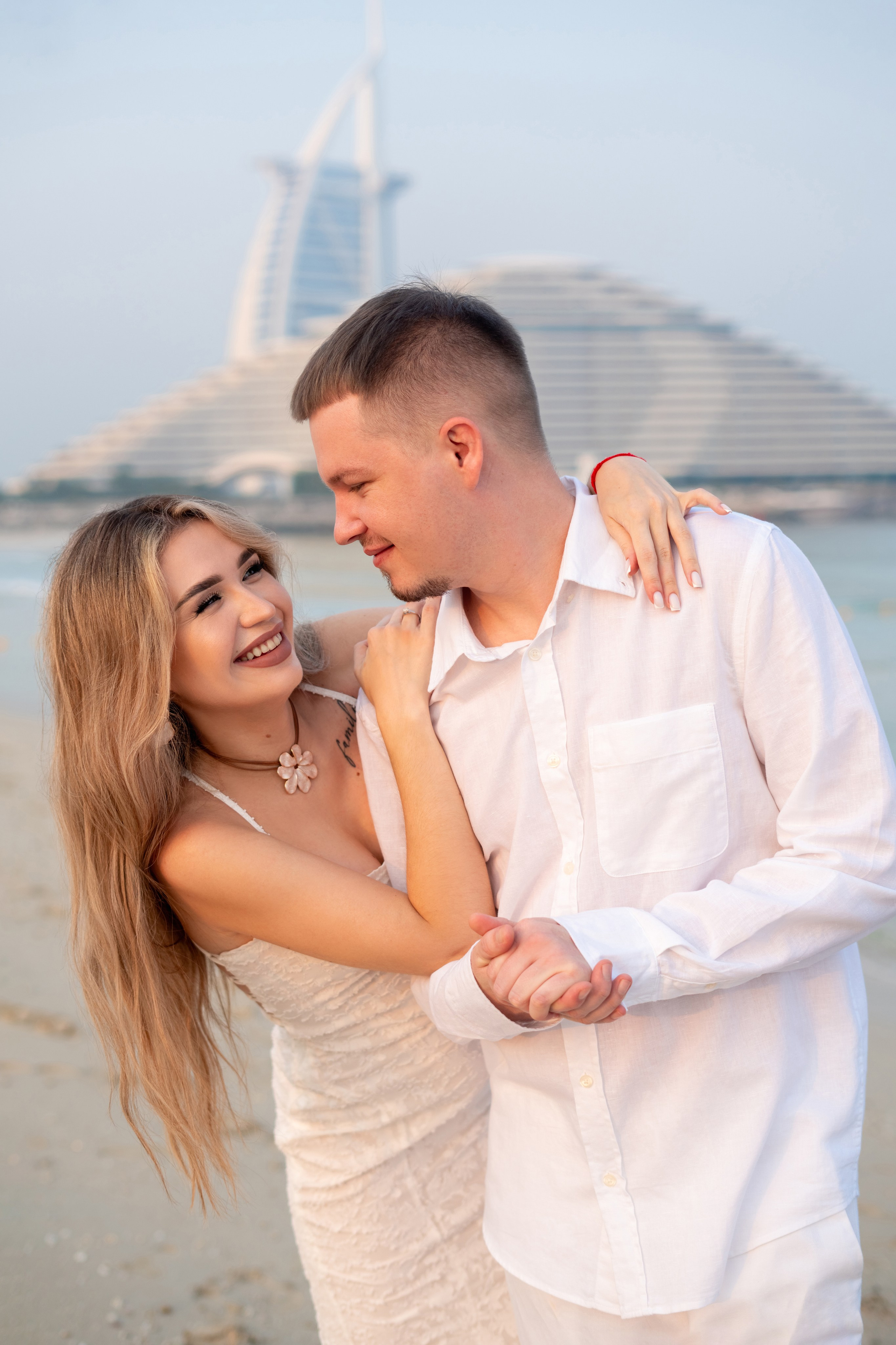 Sea breeze and kisses. Angela Iakovleva — Family Photographer in Dubai
