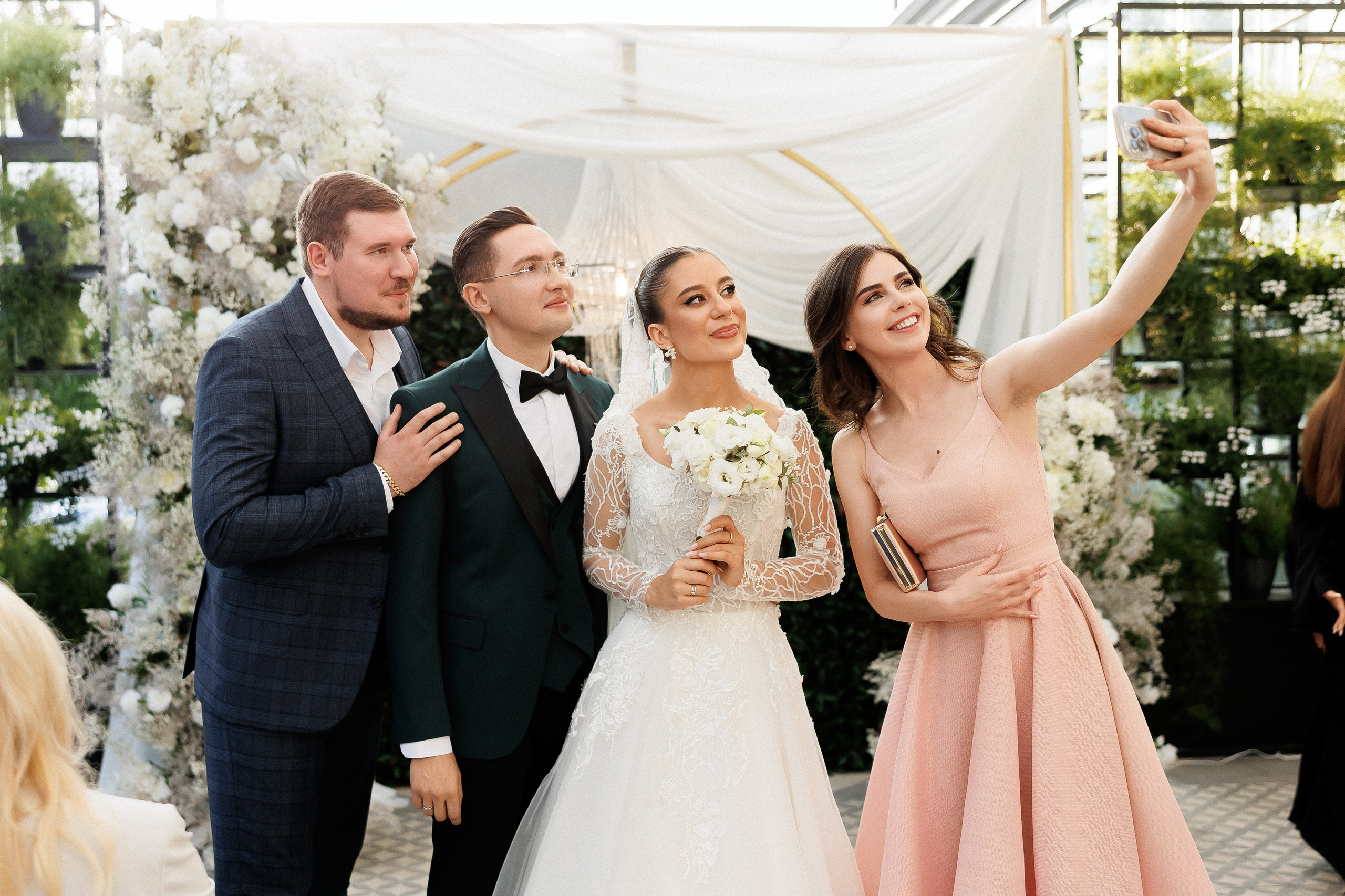 Serghei & Erica — Queen Residence. Servicii Foto și Video 067188353