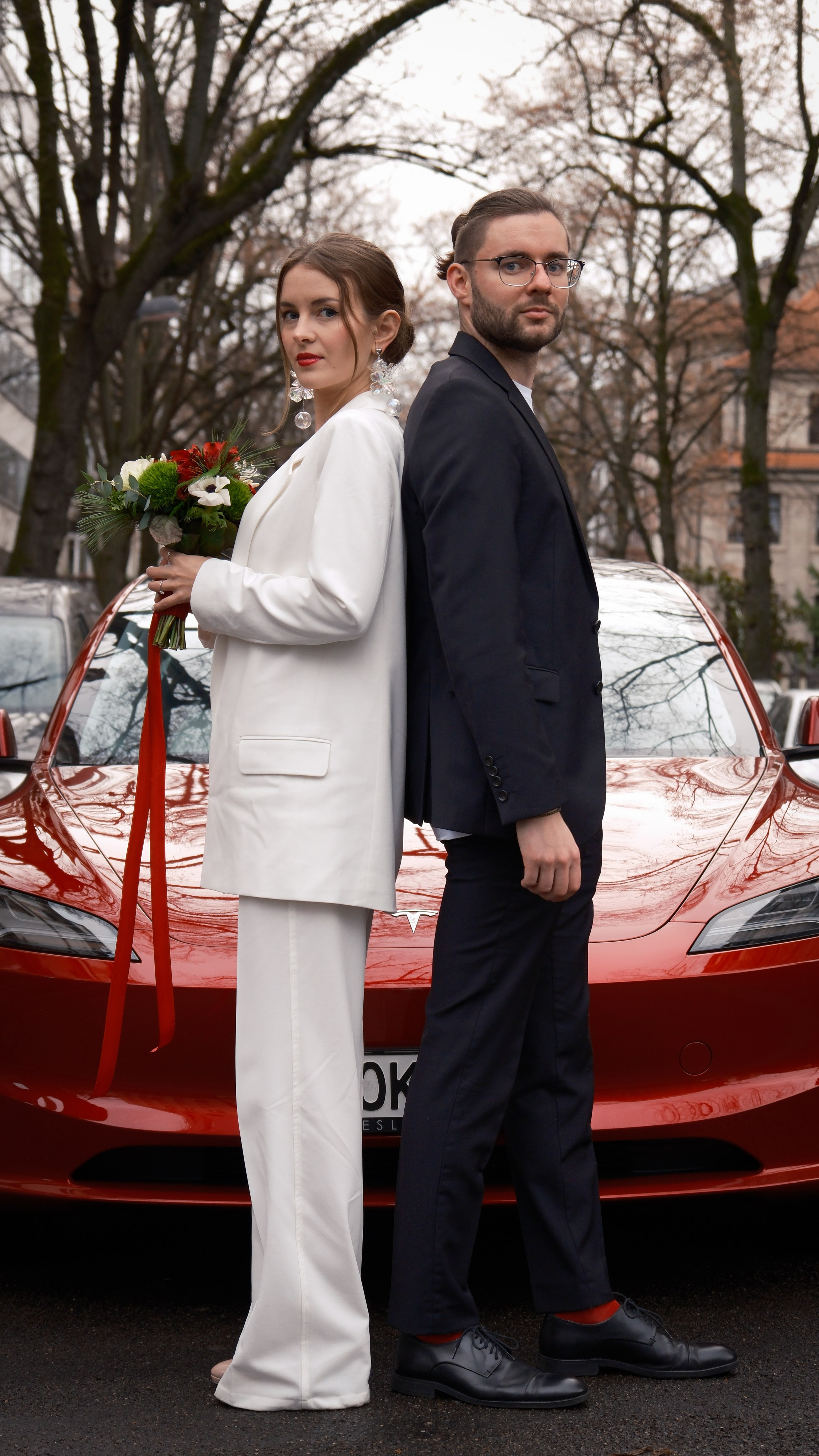 Red satin. Wedding photography — EMU Photos