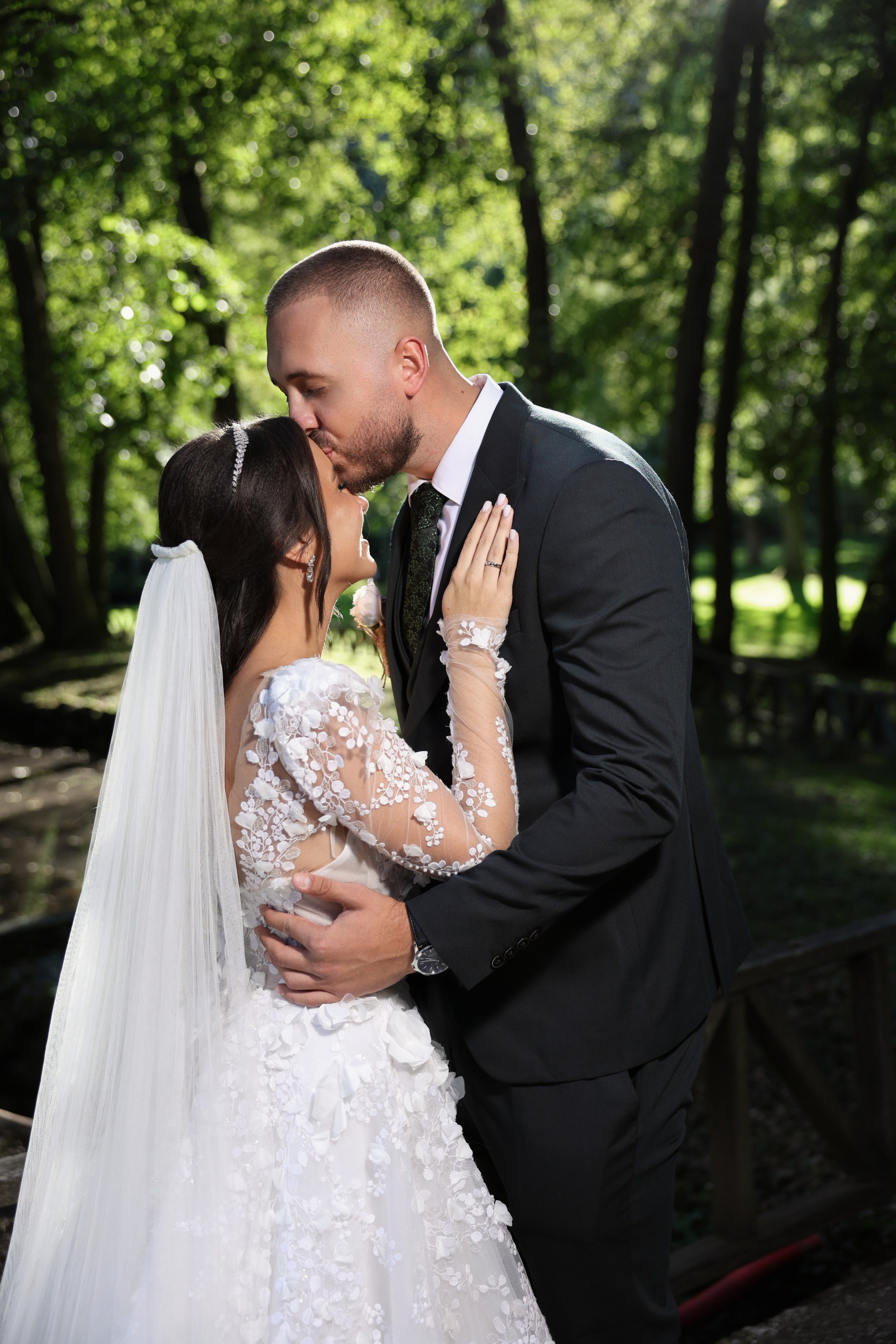 Almedina & Alen. Wedding photographer based in Europe