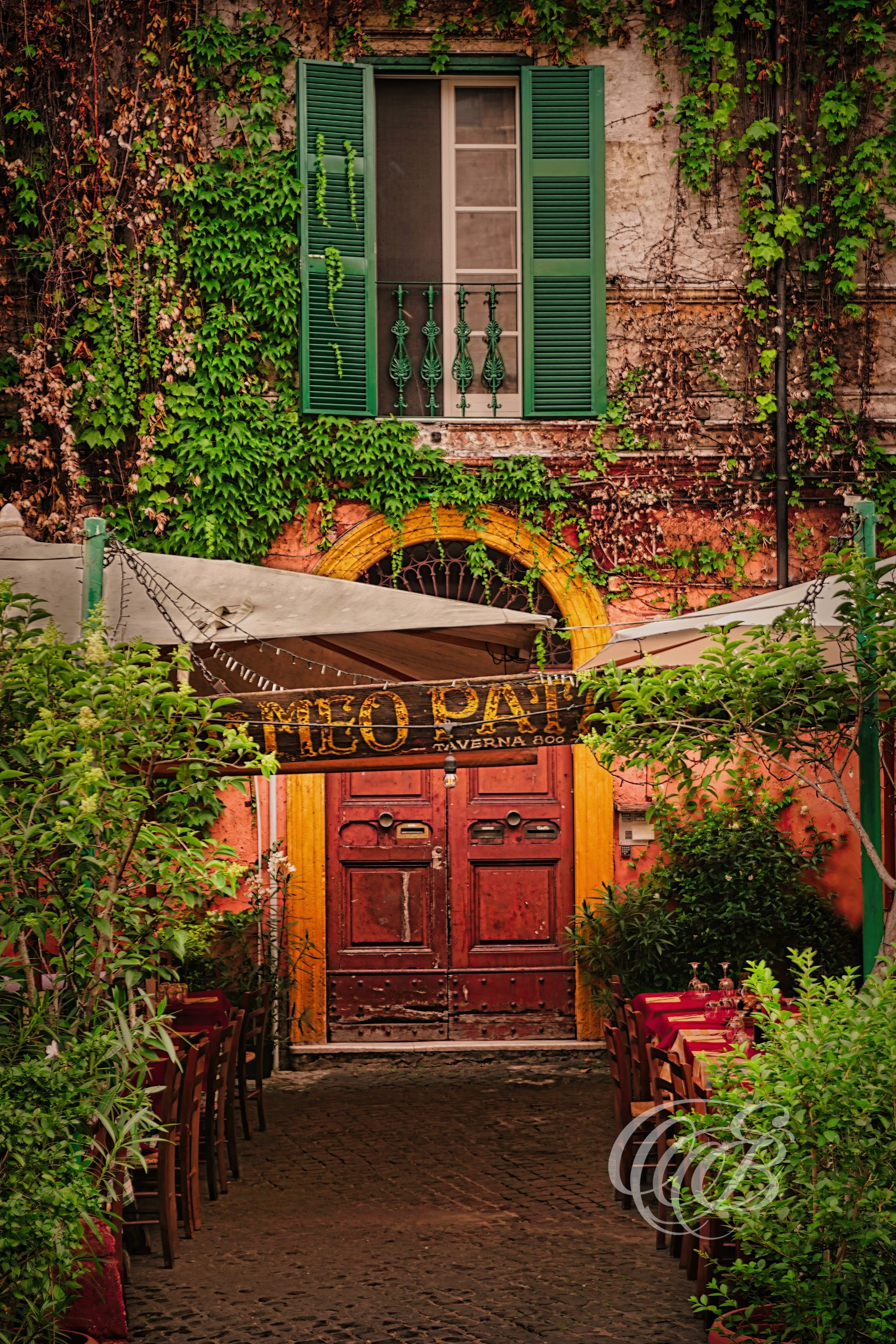Photography of Italy — Rome, Taverna di Trastevere Restaurant Entrance — Eduardo Bartoli Fine Art & Travel Photography