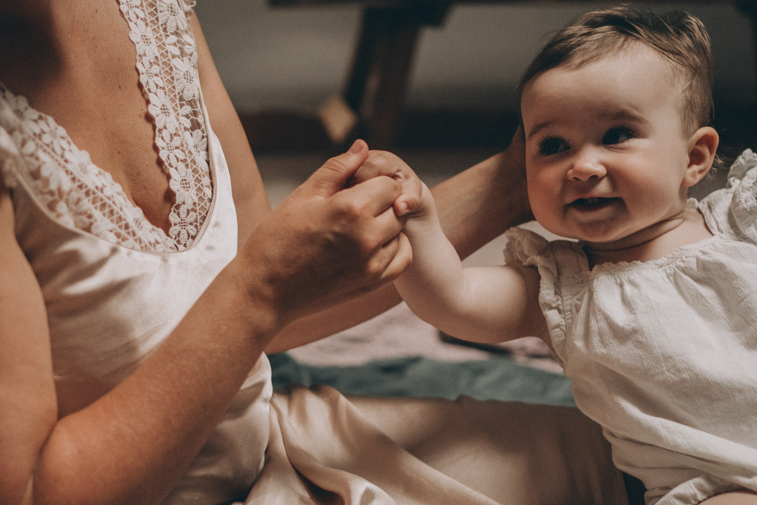 Julia & Grace. Family photographer in Helsinki, Victoria Guadagno