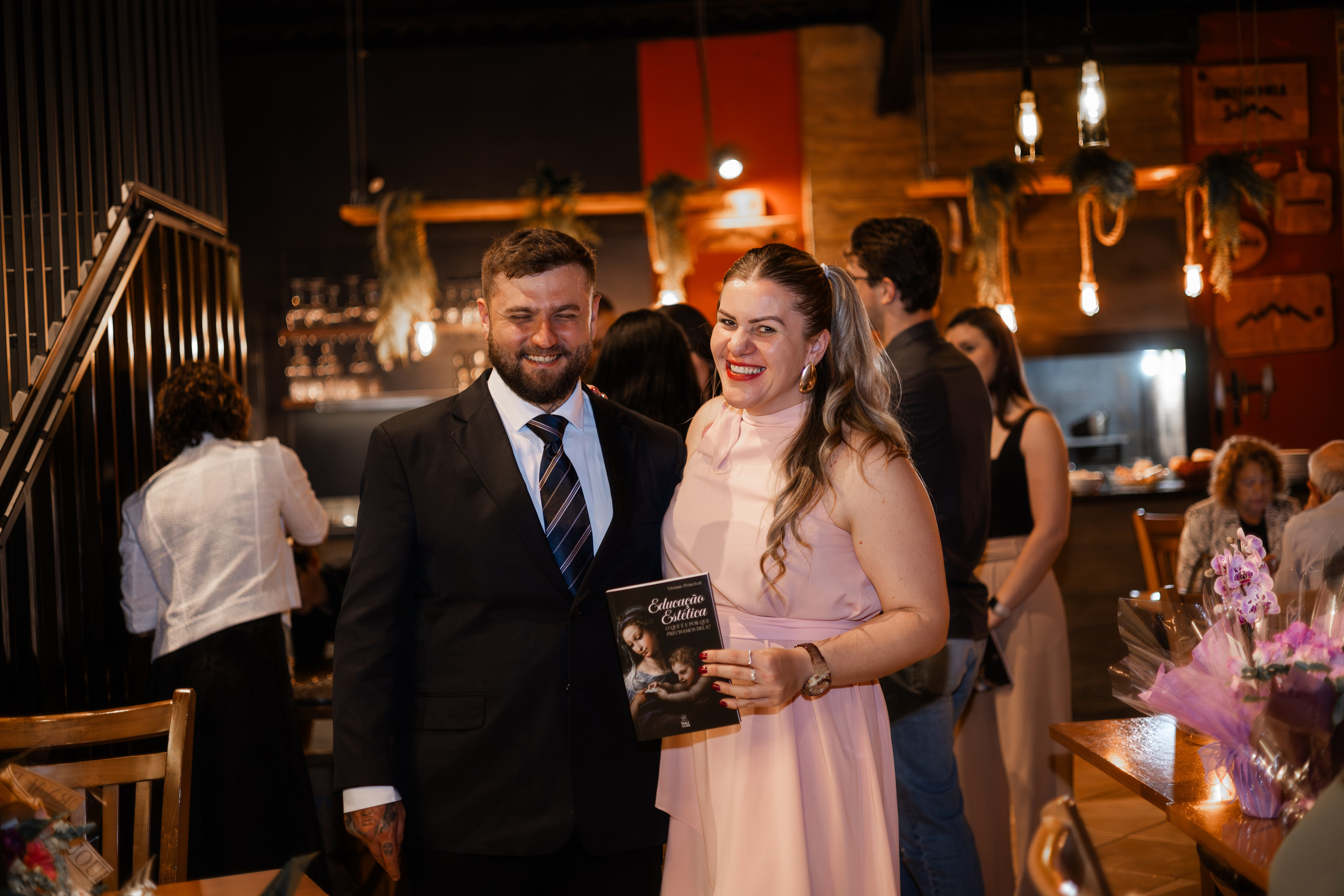 Lançamento de Livro Vivi Princival