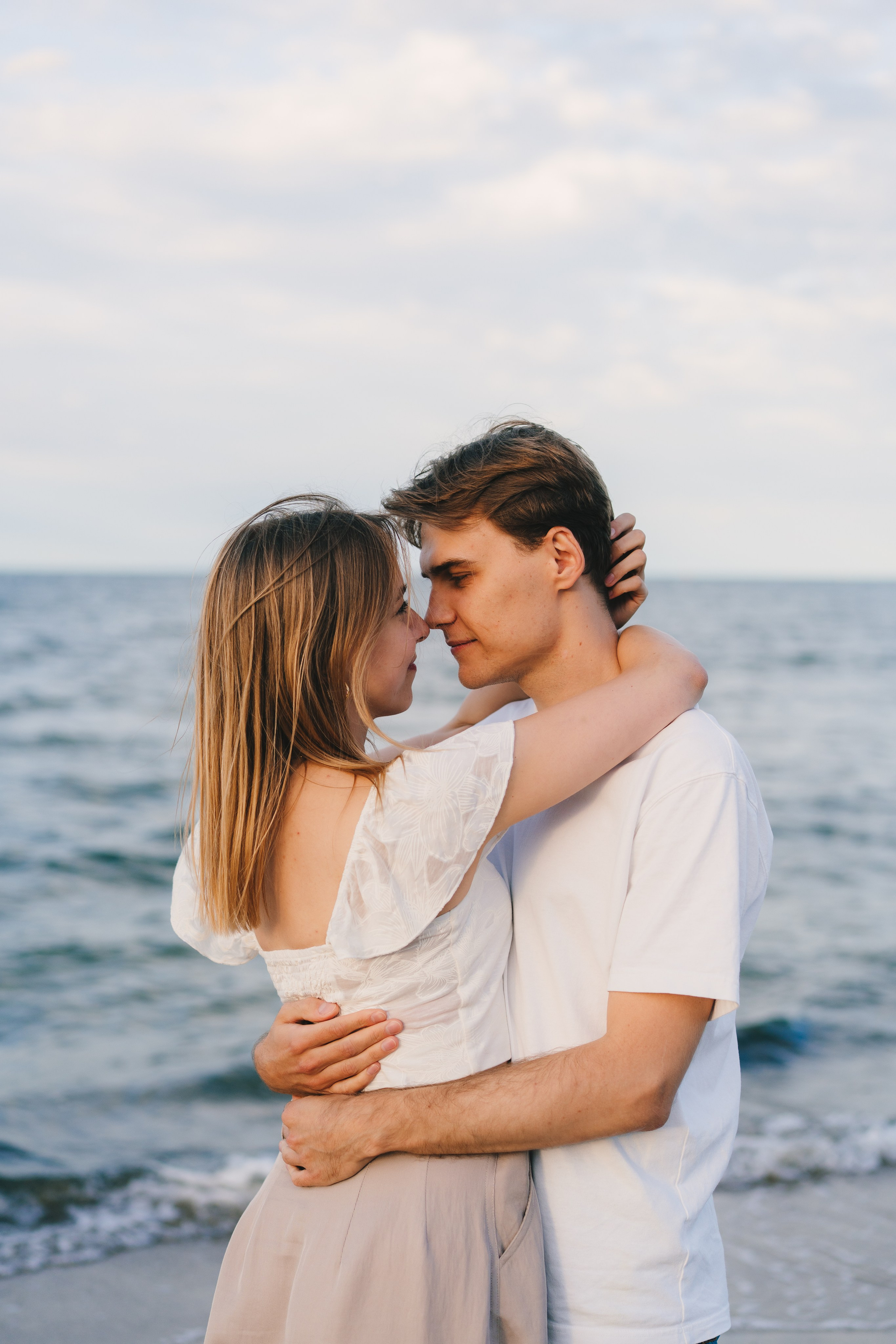 Gracjana i Damian, sesja narzeczeńska nad morzem. Fotograf ślubny & lifestyle Gdańsk, Karolina Baczewska
