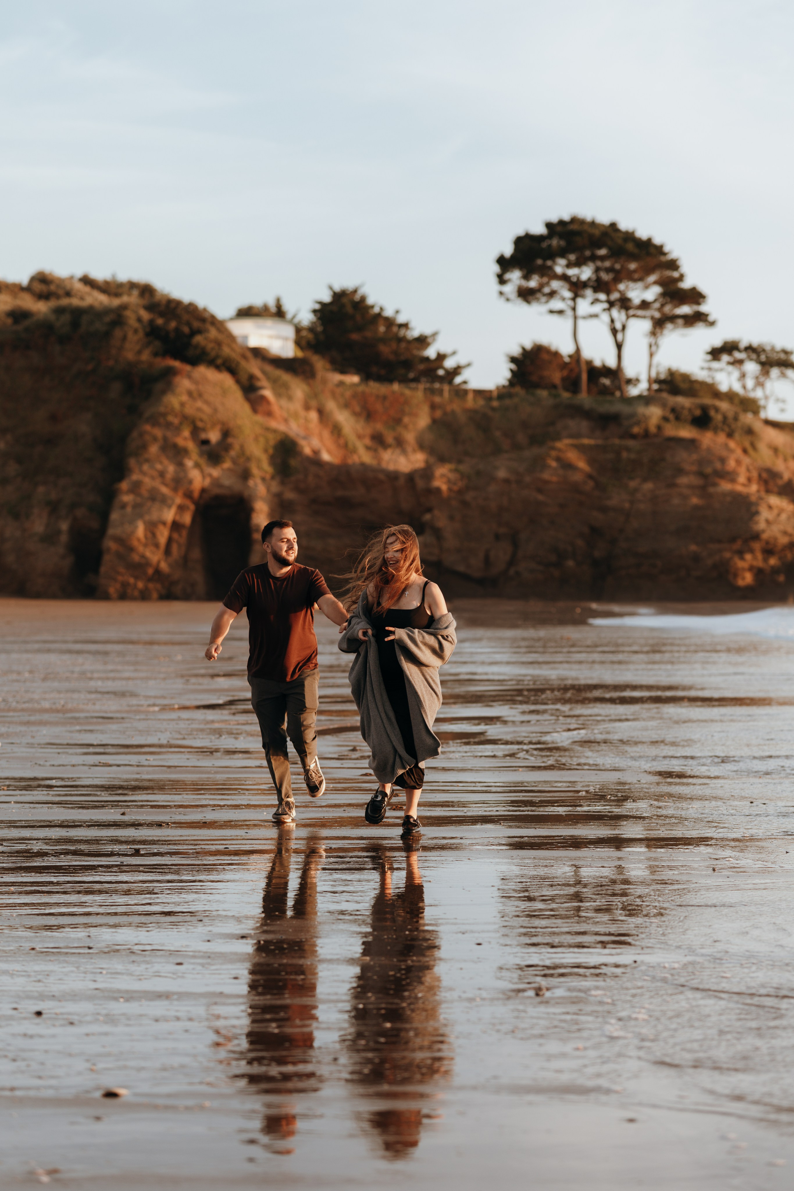 Sunset maternity photoshoot. Annah Louwagie — Lifestyle photographer for couples, families & brands | France & worldwide