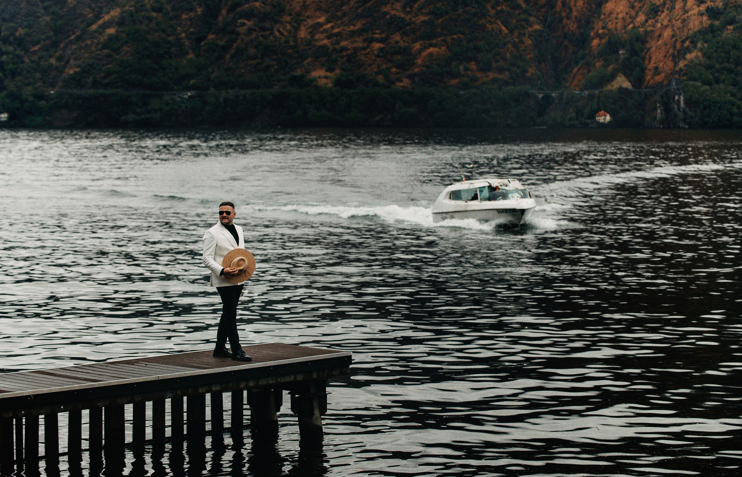 Como Evghenii. Wedding photographer from Moldova Alexey Chipchiu