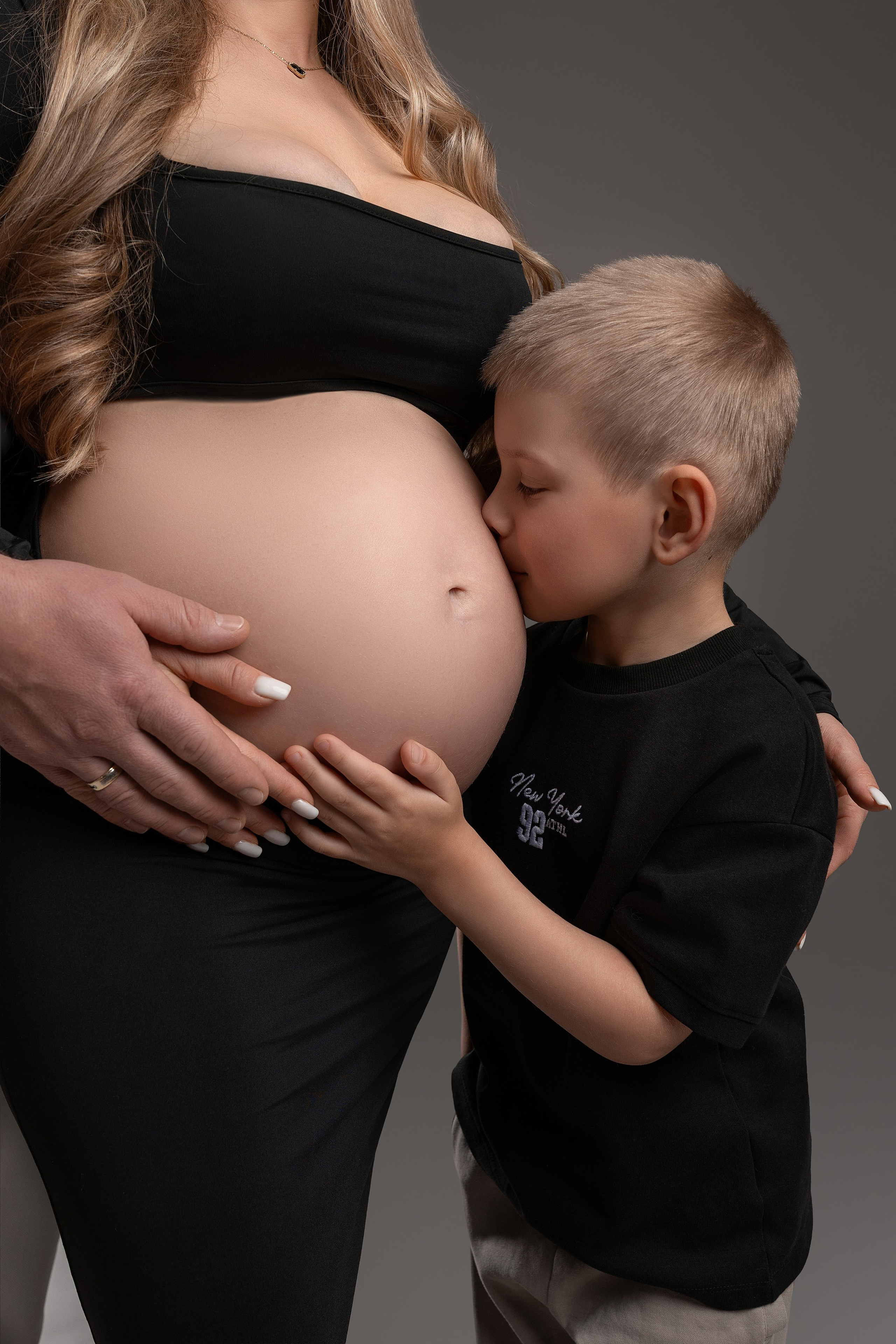 Babybauch. Neugeborene- Schwangerschaft- und Kinder Fotografin in Lehre