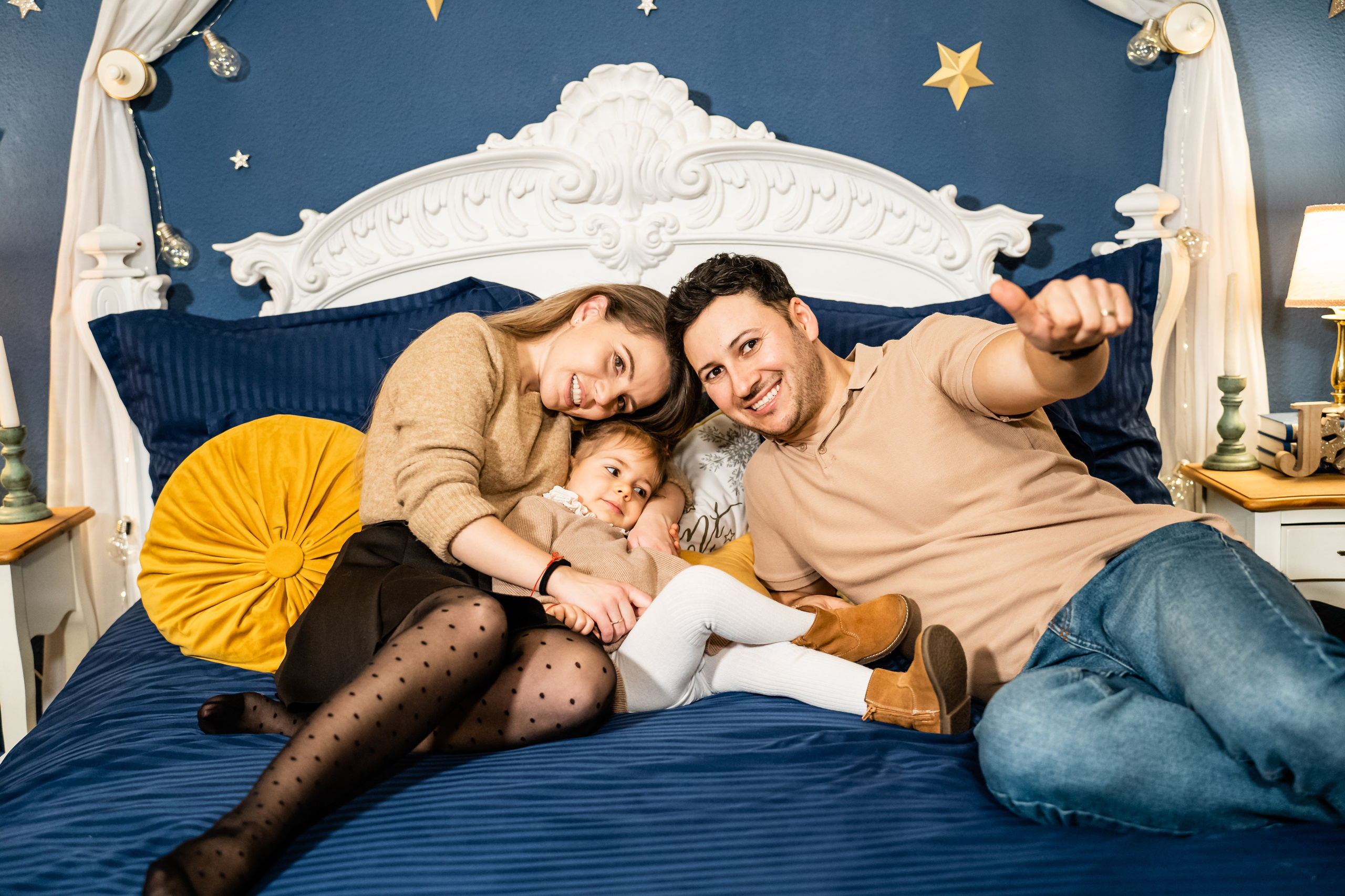 Clara and family. Acasă