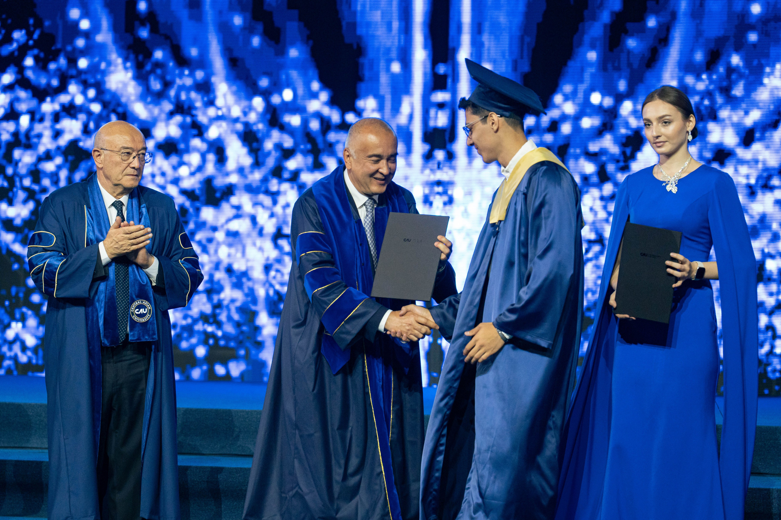 Как Central Asian University провёл одну из самых ярких выпускных церемоний. Георгий Намазов | Фотограф в Ташкенте