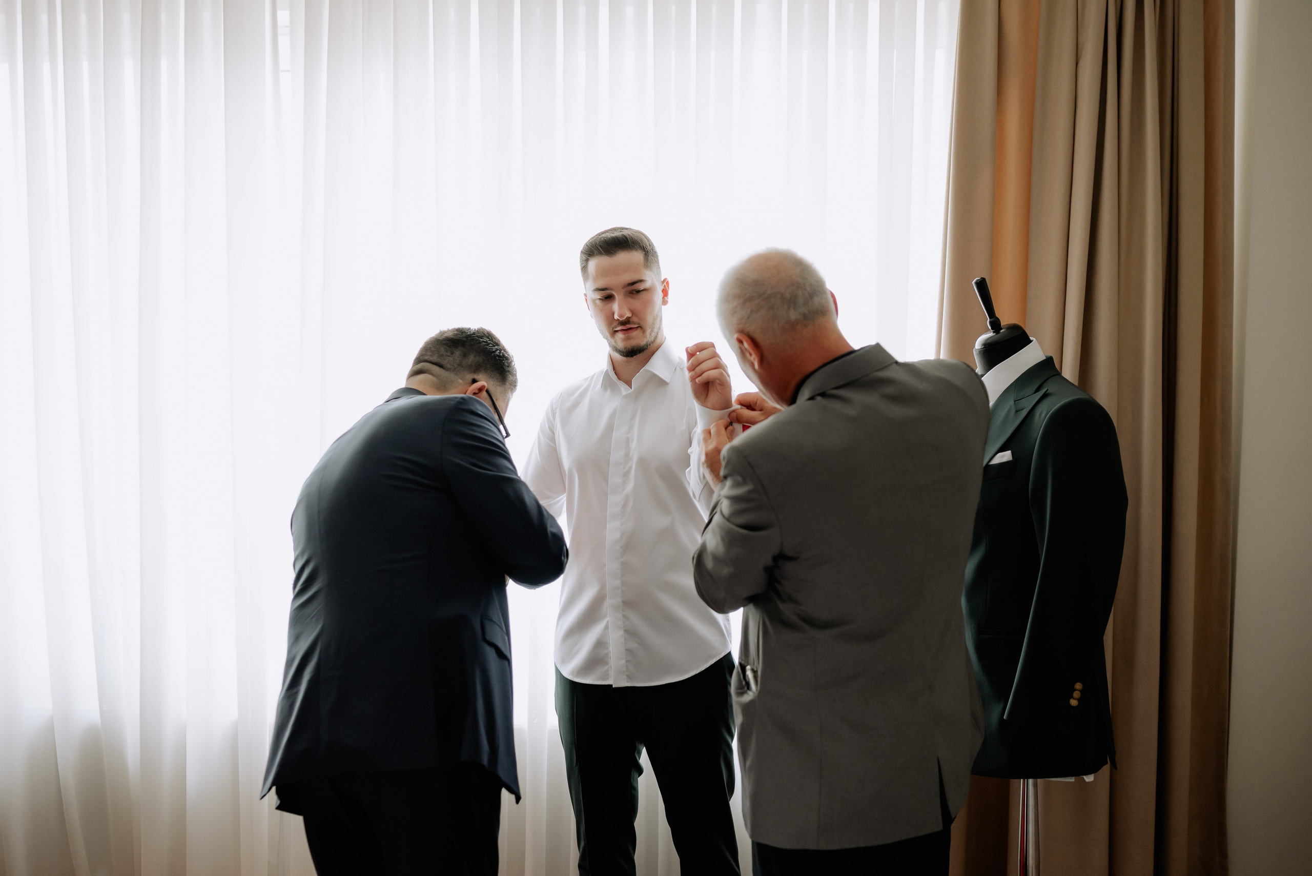 Nunta la Hotel Capitol Iasi. Proud Vision Weddings | Wedding Photography & Film — Servicii profesionale Foto Video Nunta Iasi