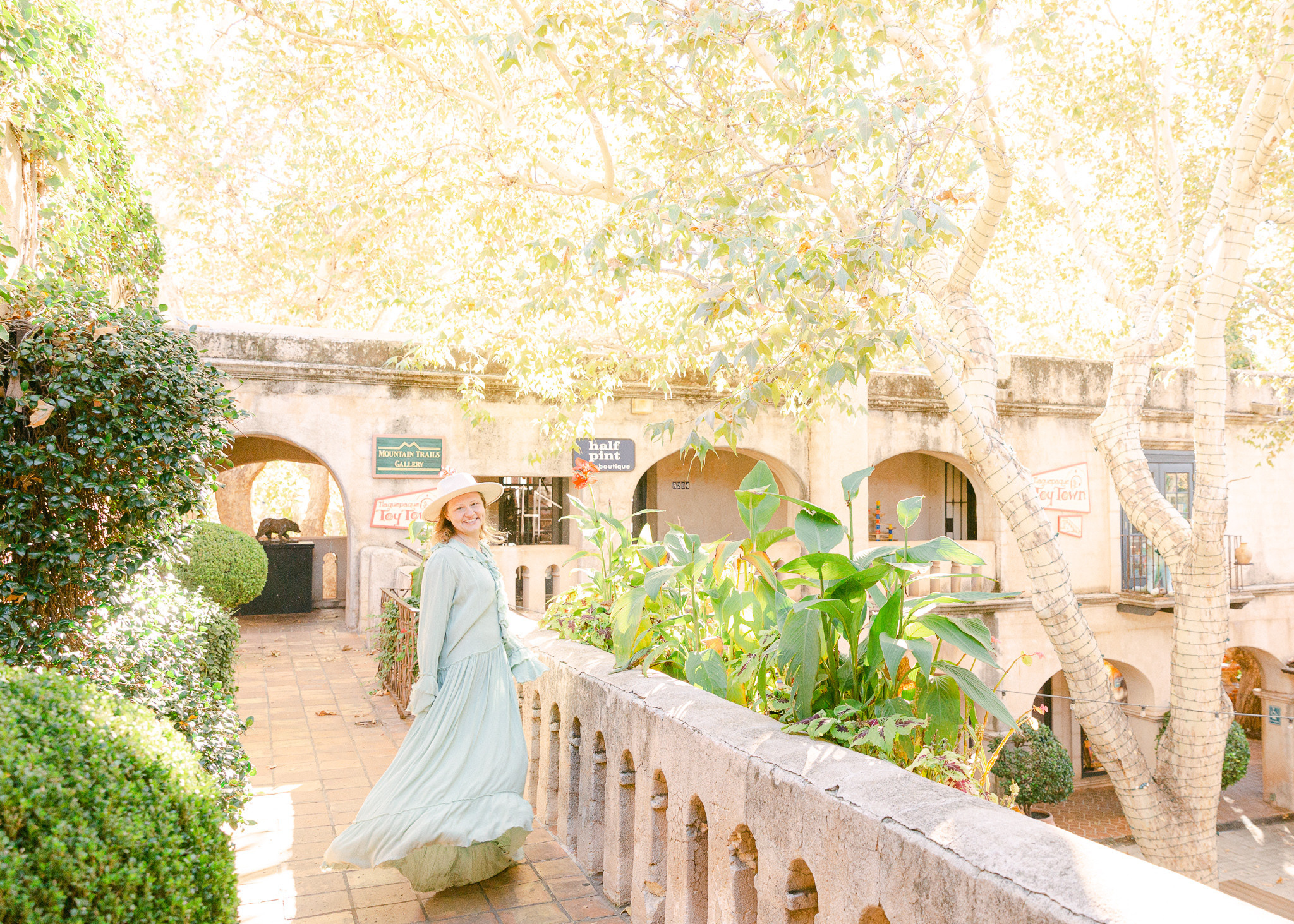 Anastasia Roger. Anastasia Post: Wedding and Editorial Photography