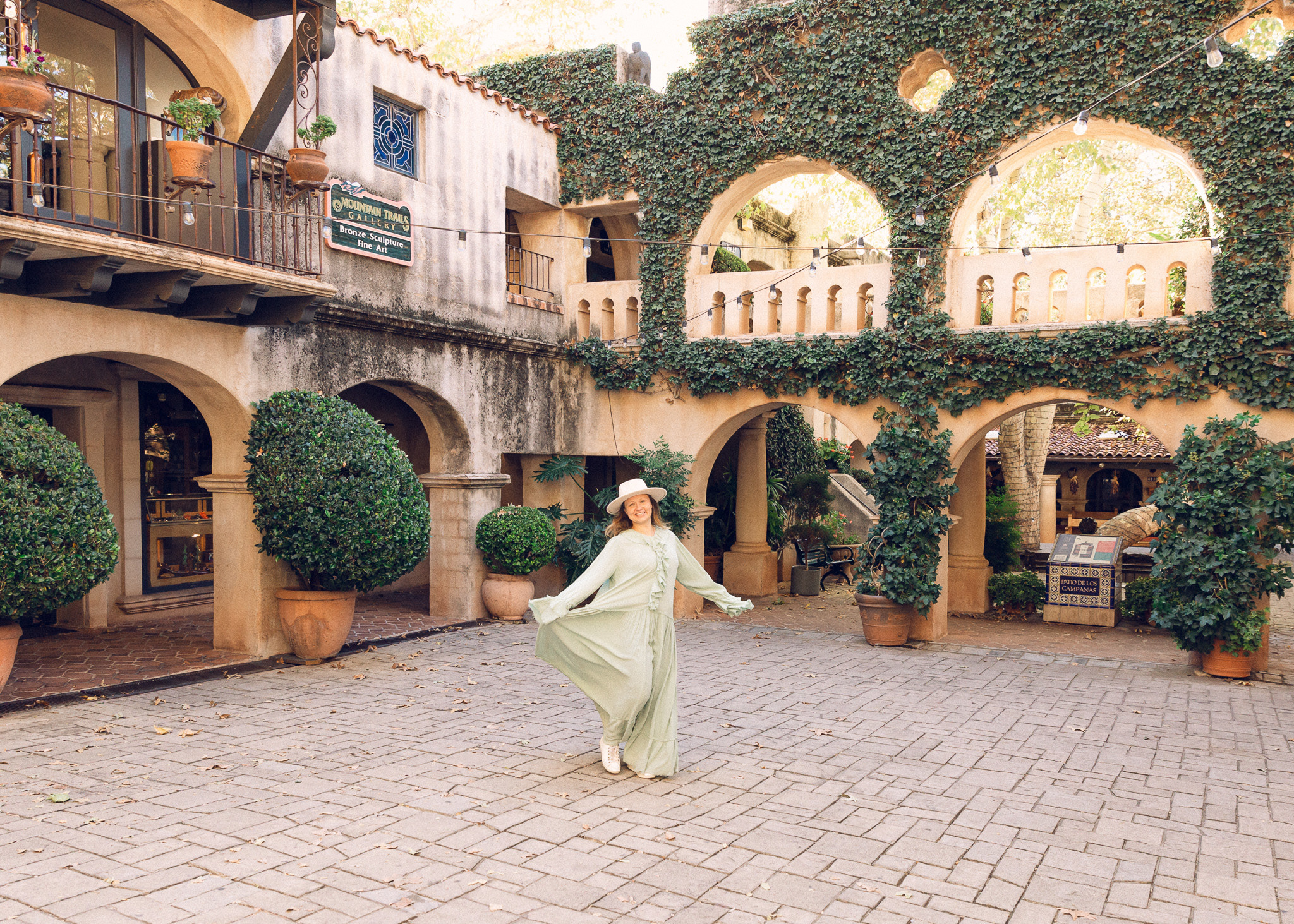 Anastasia Roger. Anastasia Post: Wedding and Editorial Photography