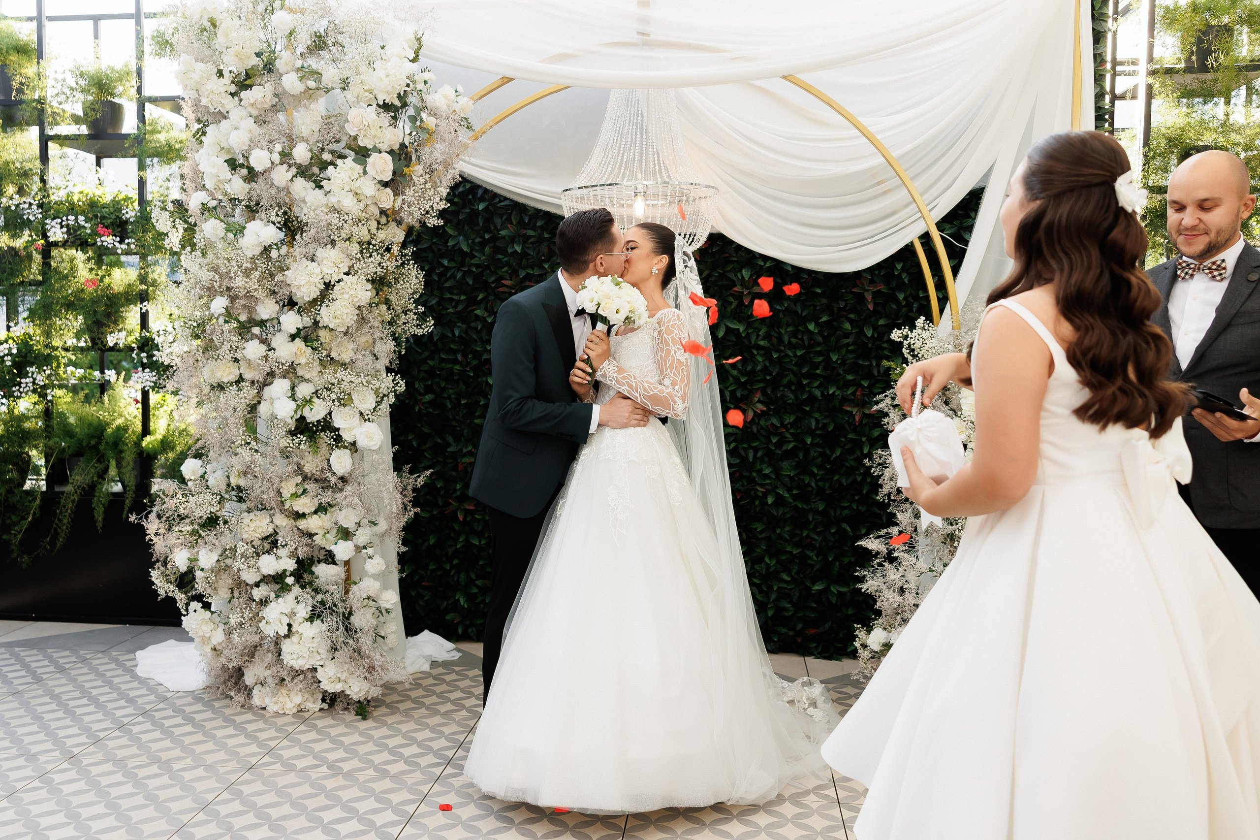 Serghei & Erica — Queen Residence. Servicii Foto și Video 067188353