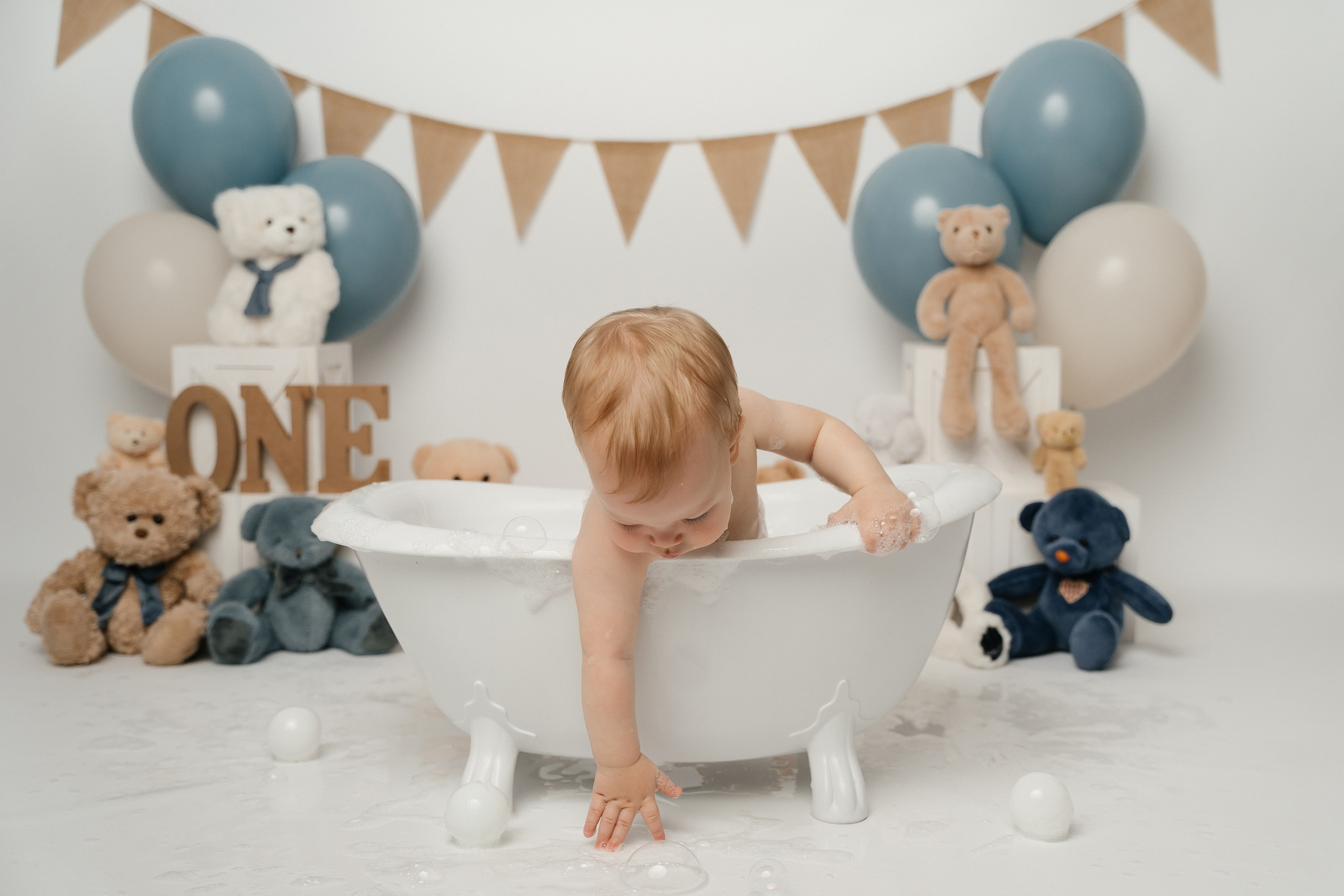 First birthday cake smash session. Newborn and family photographer. Hills District. Sydney