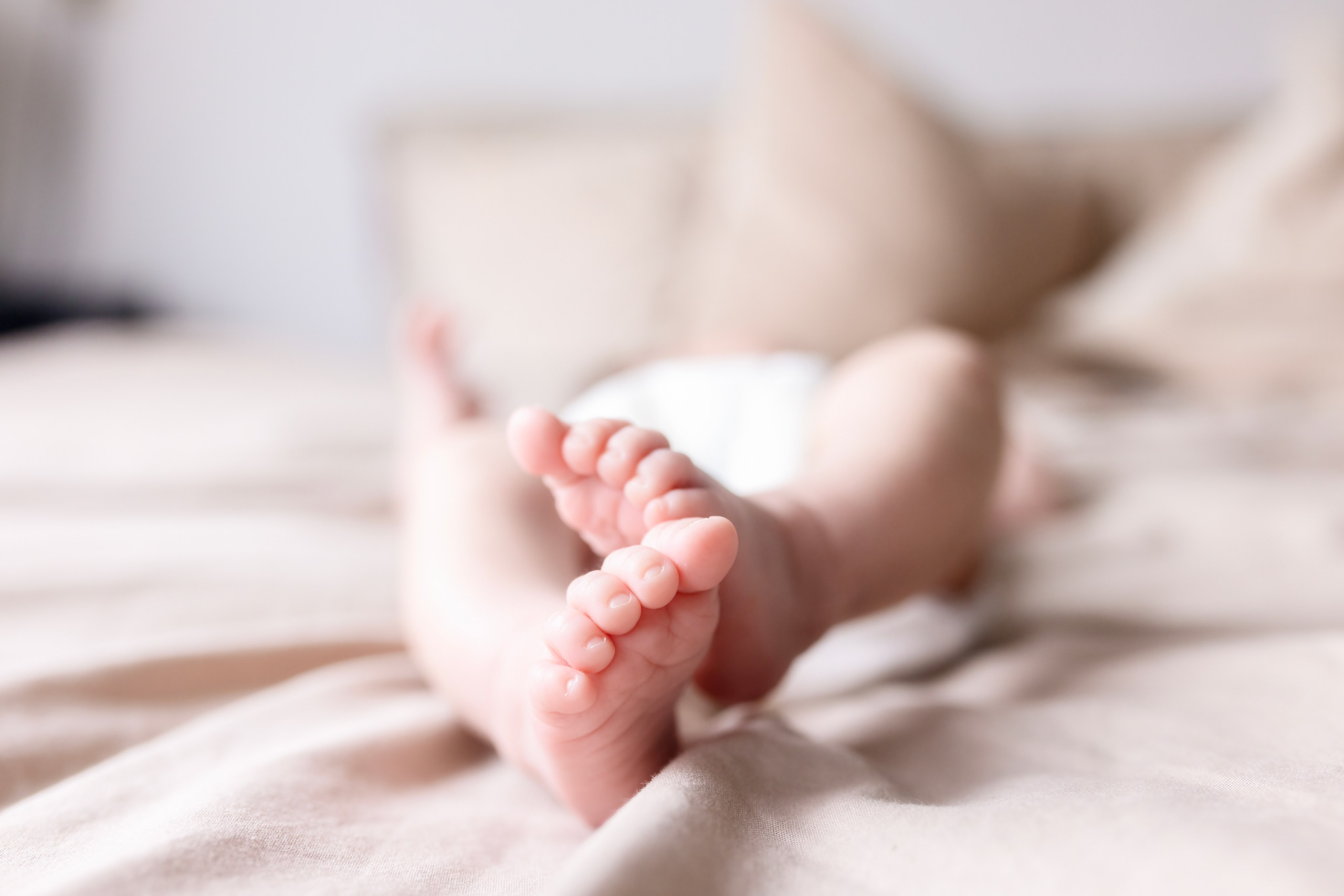 Lieve newborn momenten vastgelegd door Irina Hoek.