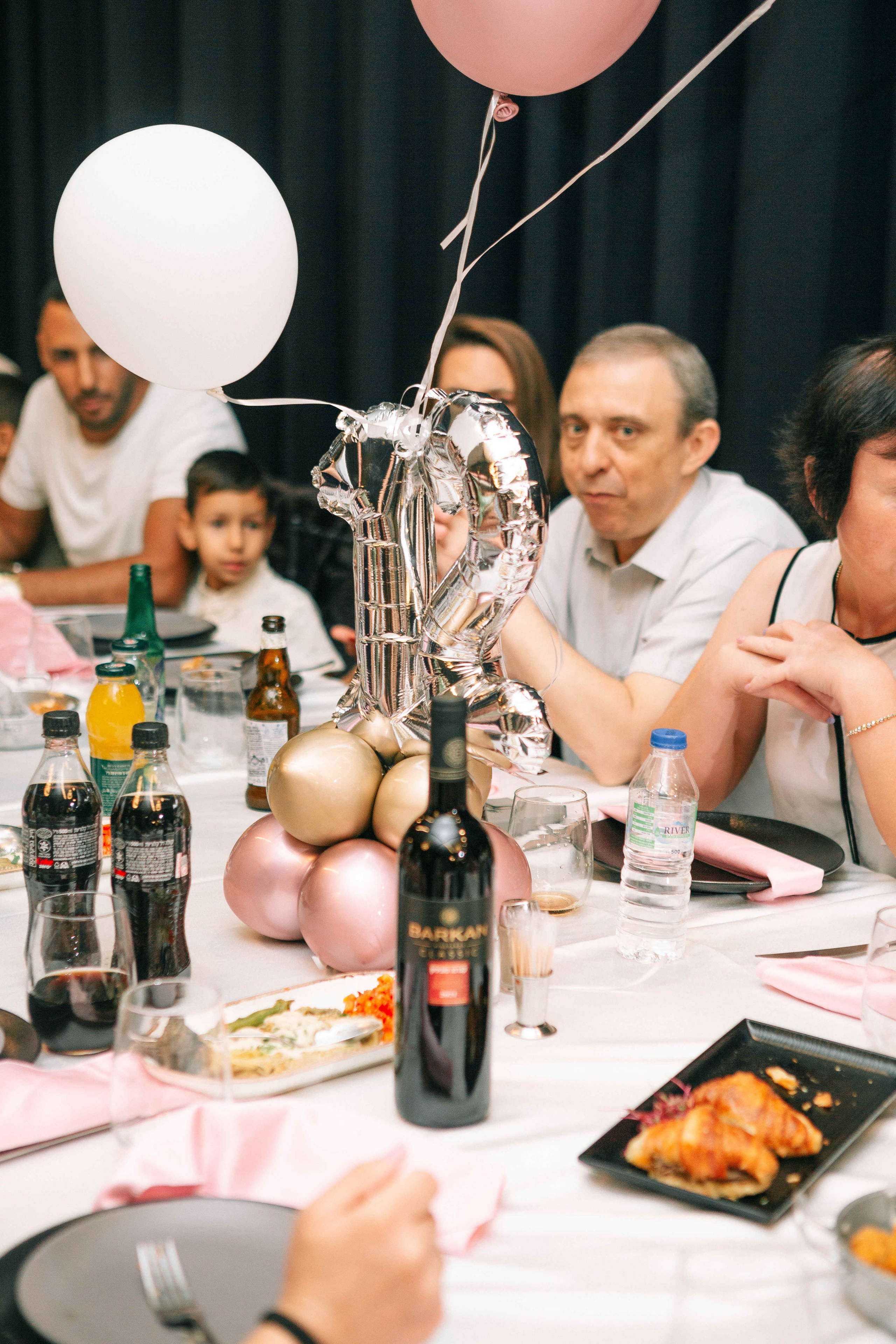 PARTY WITH FRIENDS. Https://shi-photo.com/