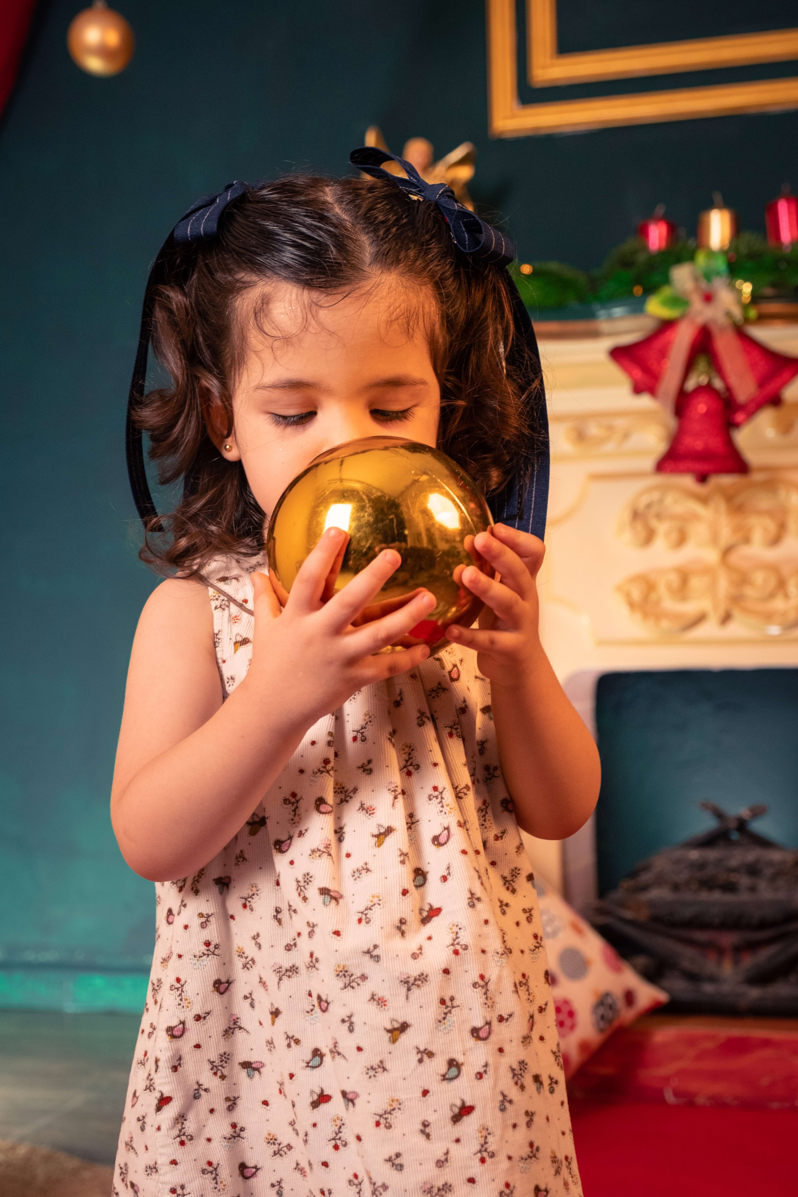 Retrato infantil en el decorado de navidad 2025 en Telde | Migui Peques