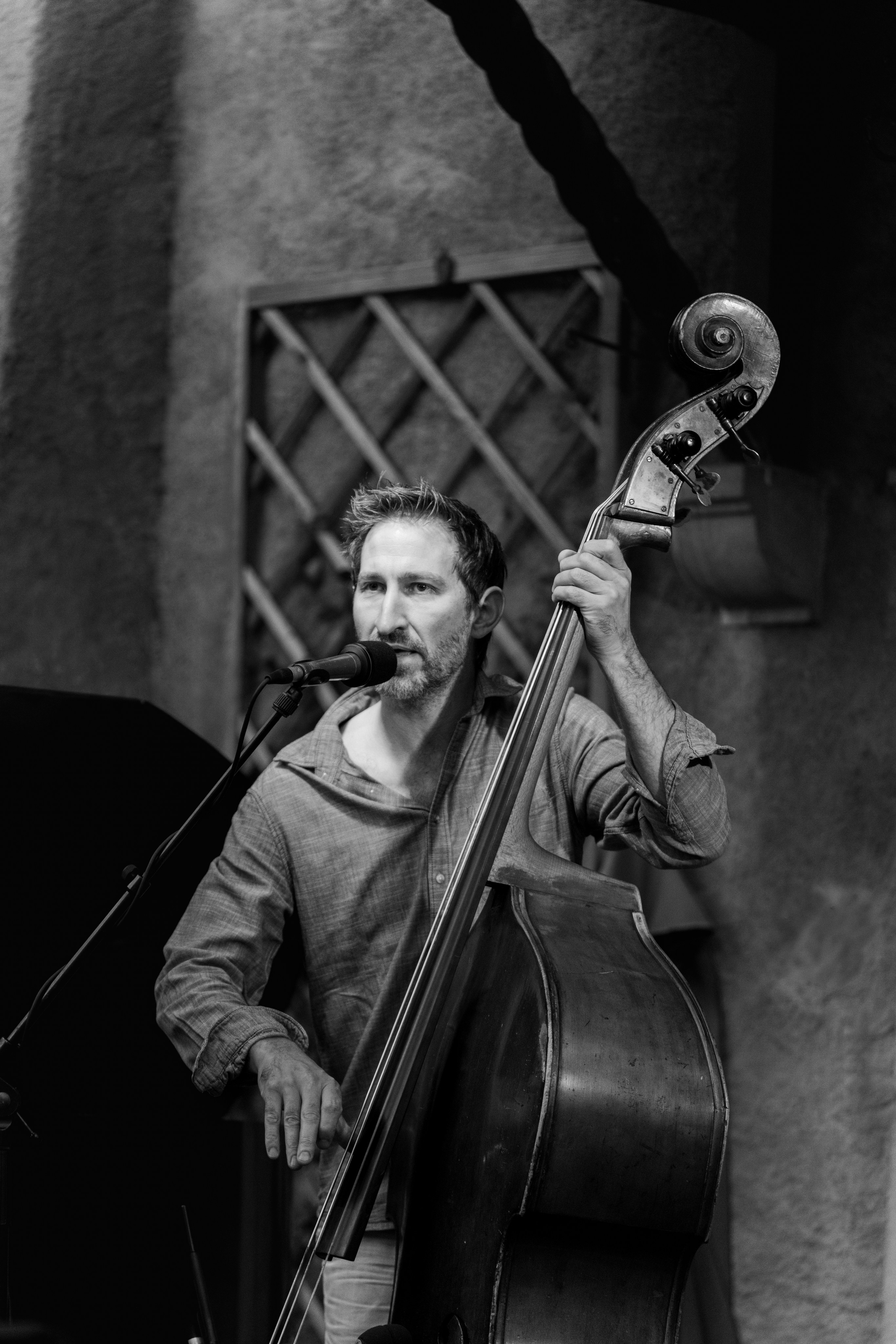 Reportage photo du concert de Beyrouth-Express au Château de Montcherand. Photographe à Genève - Eugenia Andres