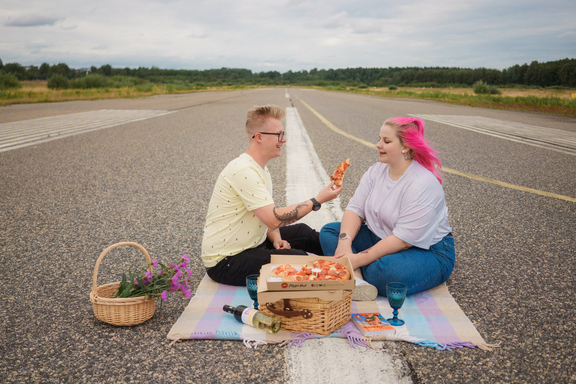 Dokumentaarinen kihlakuvaus Malmin lentokentällä