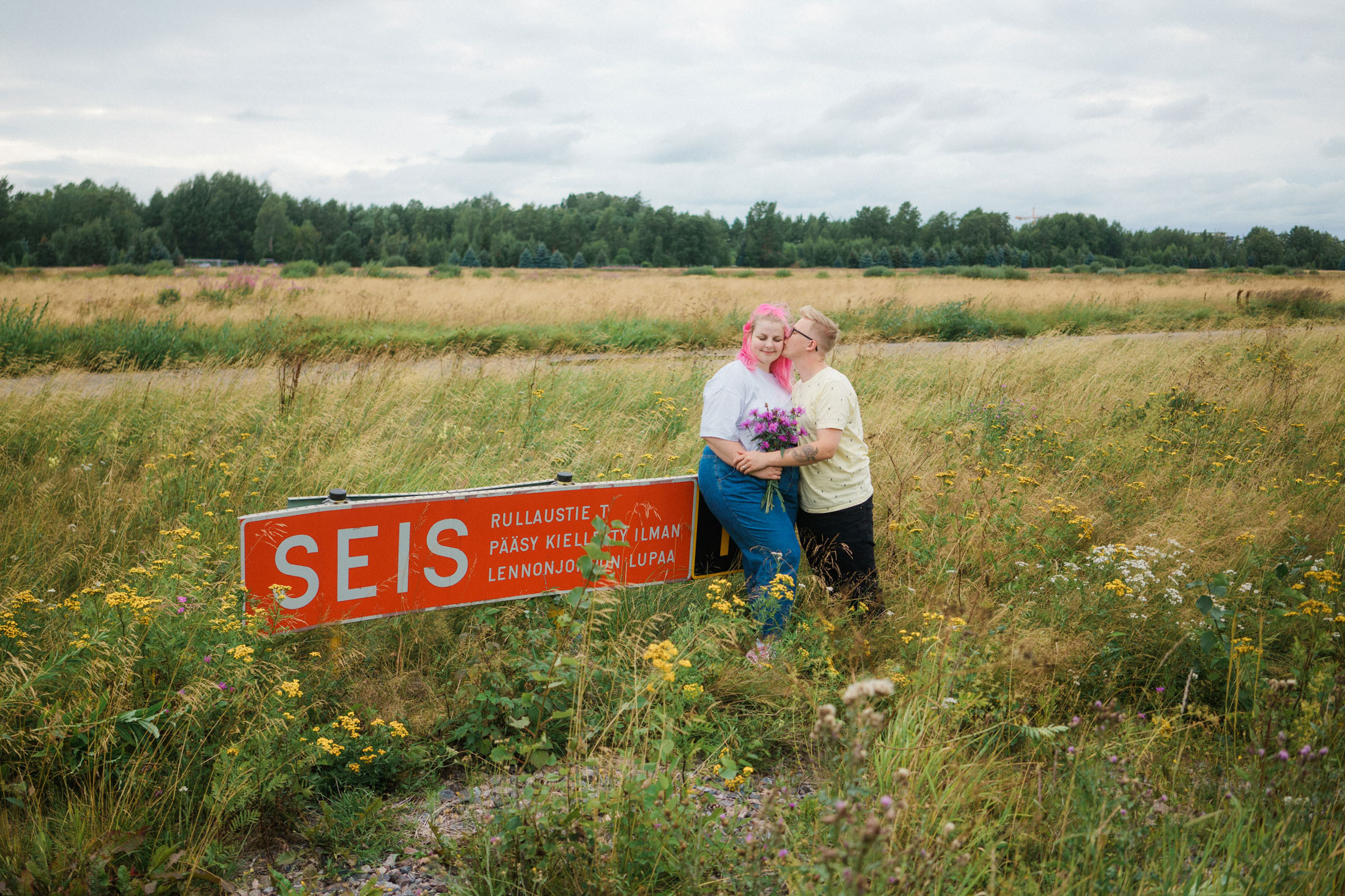 Dokumentaarinen kihlakuvaus Malmin lentokentällä