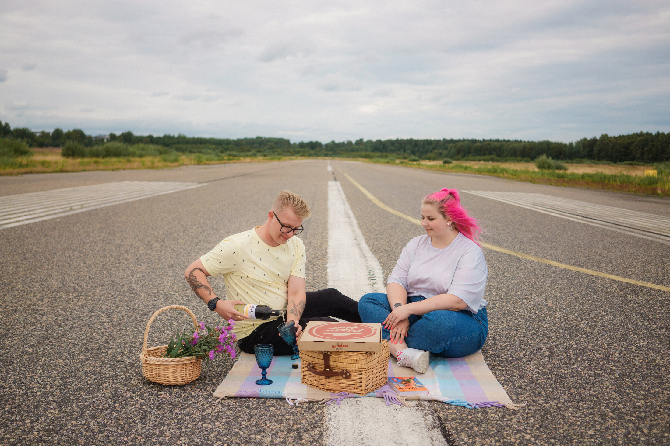 Dokumentaarinen kihlakuvaus Malmin lentokentällä