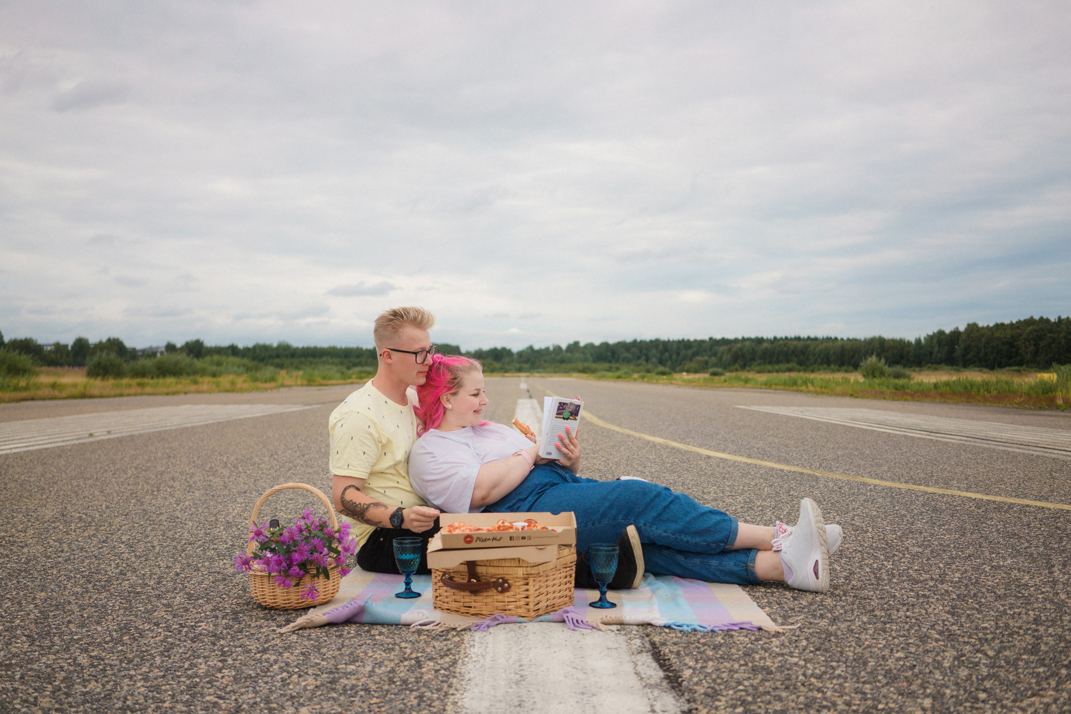 Dokumentaarinen kihlakuvaus Malmin lentokentällä