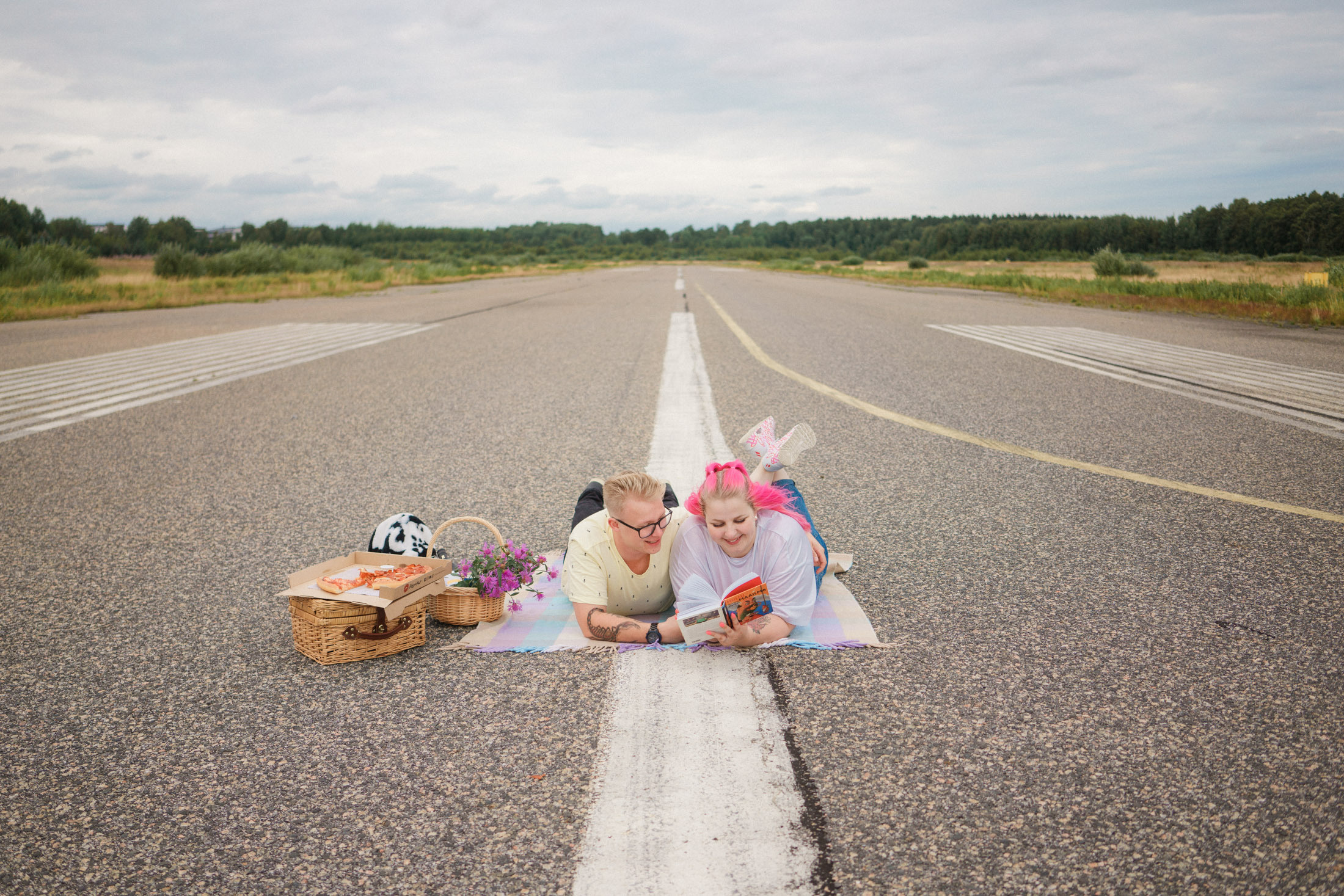 Dokumentaarinen kihlakuvaus Malmin lentokentällä