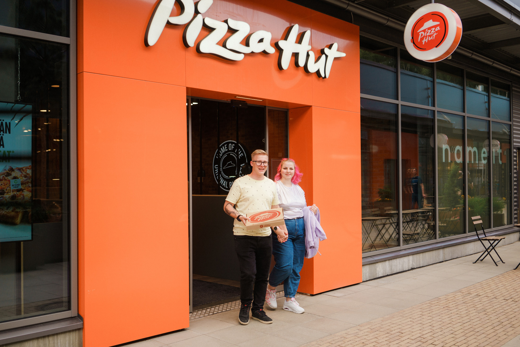 Dokumentaarinen kihlakuvaus Malmin lentokentällä