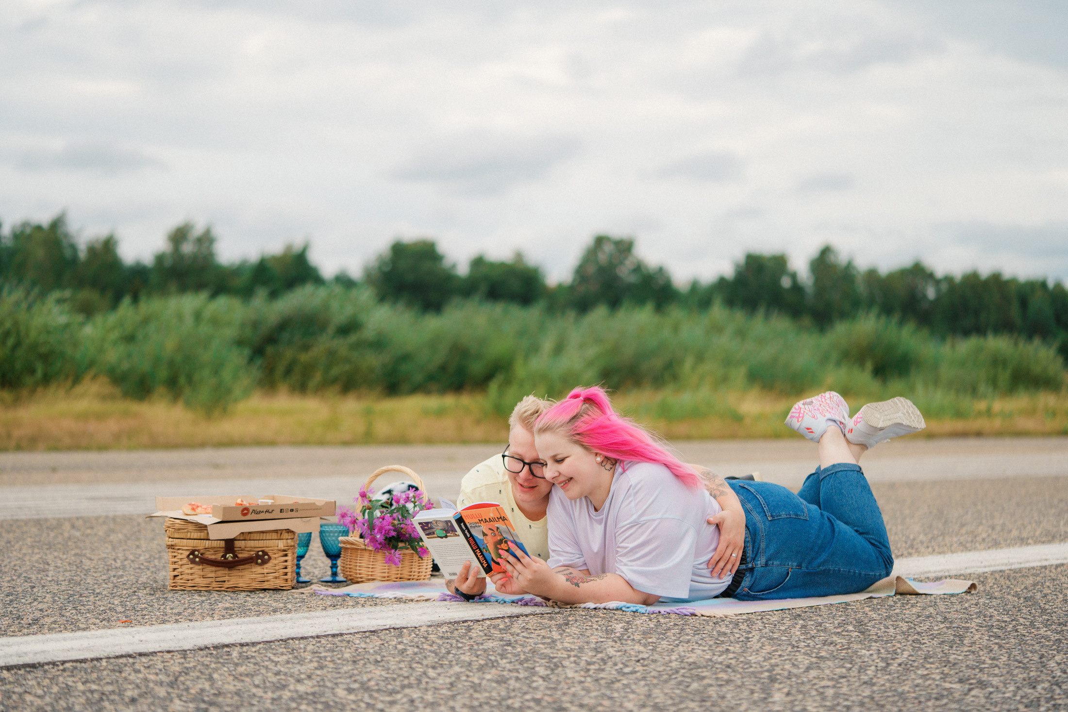 Dokumentaarinen kihlakuvaus Malmin lentokentällä