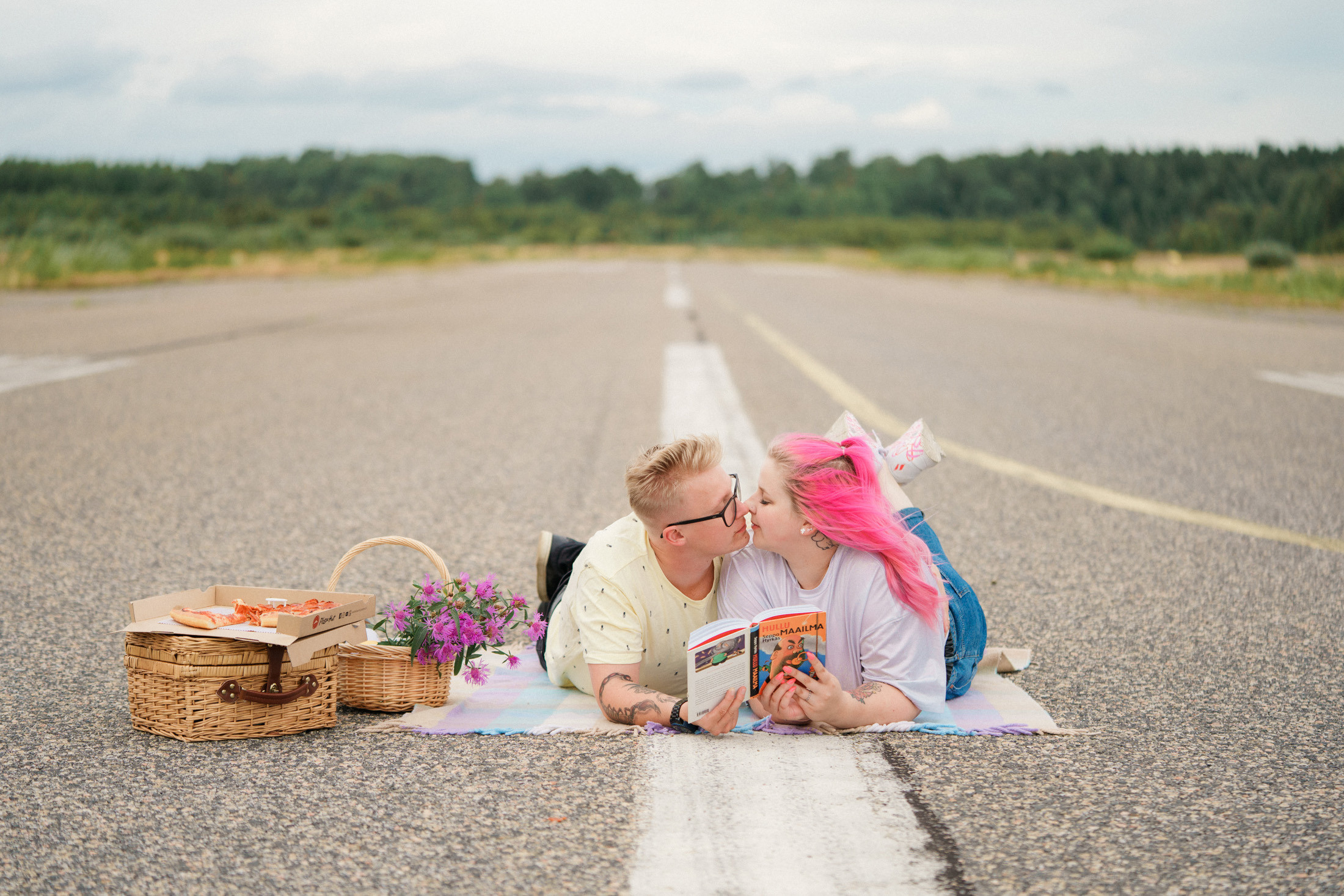 Dokumentaarinen kihlakuvaus Malmin lentokentällä