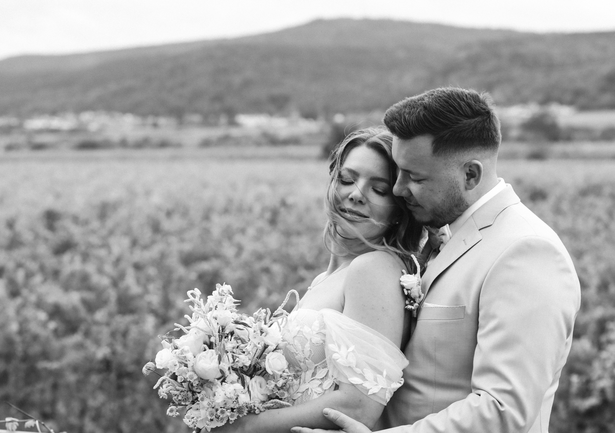 Paarfotos in den Weinbergen bei Neustadt – Hochzeitsshooting Pfalz“