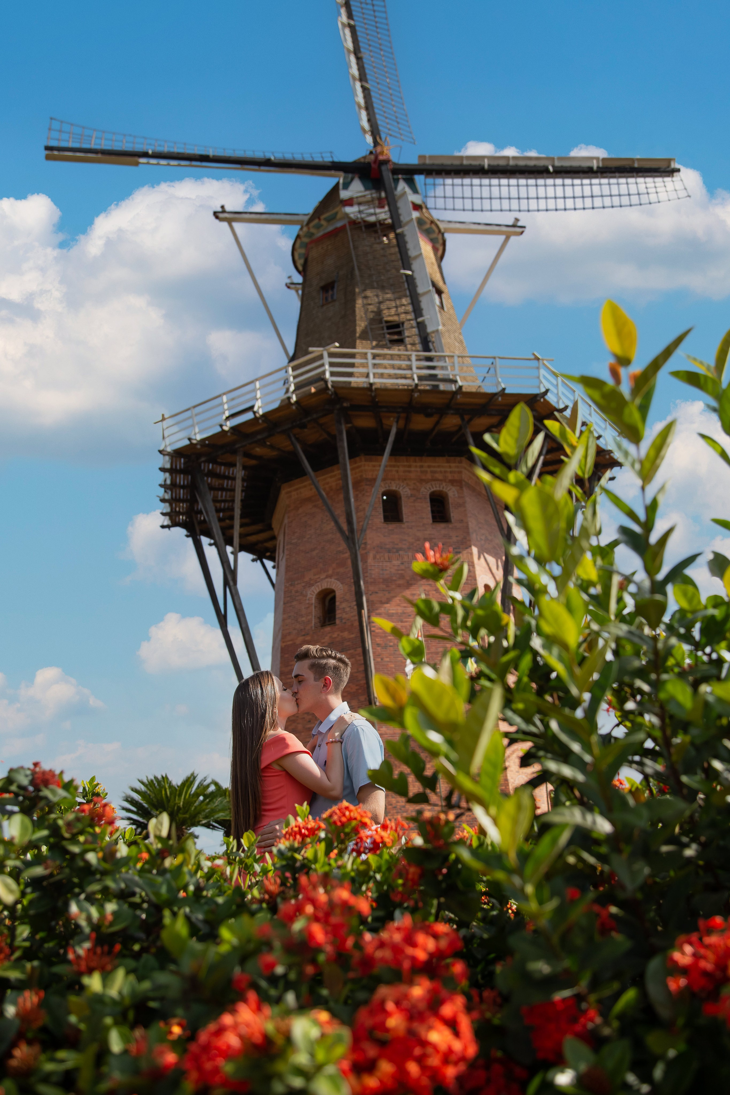 Foto noivos Ariele Matheus sorrindo Holambra ensaio pré-casamento fotografo Itu Sorocaba retrato casal apaixonado