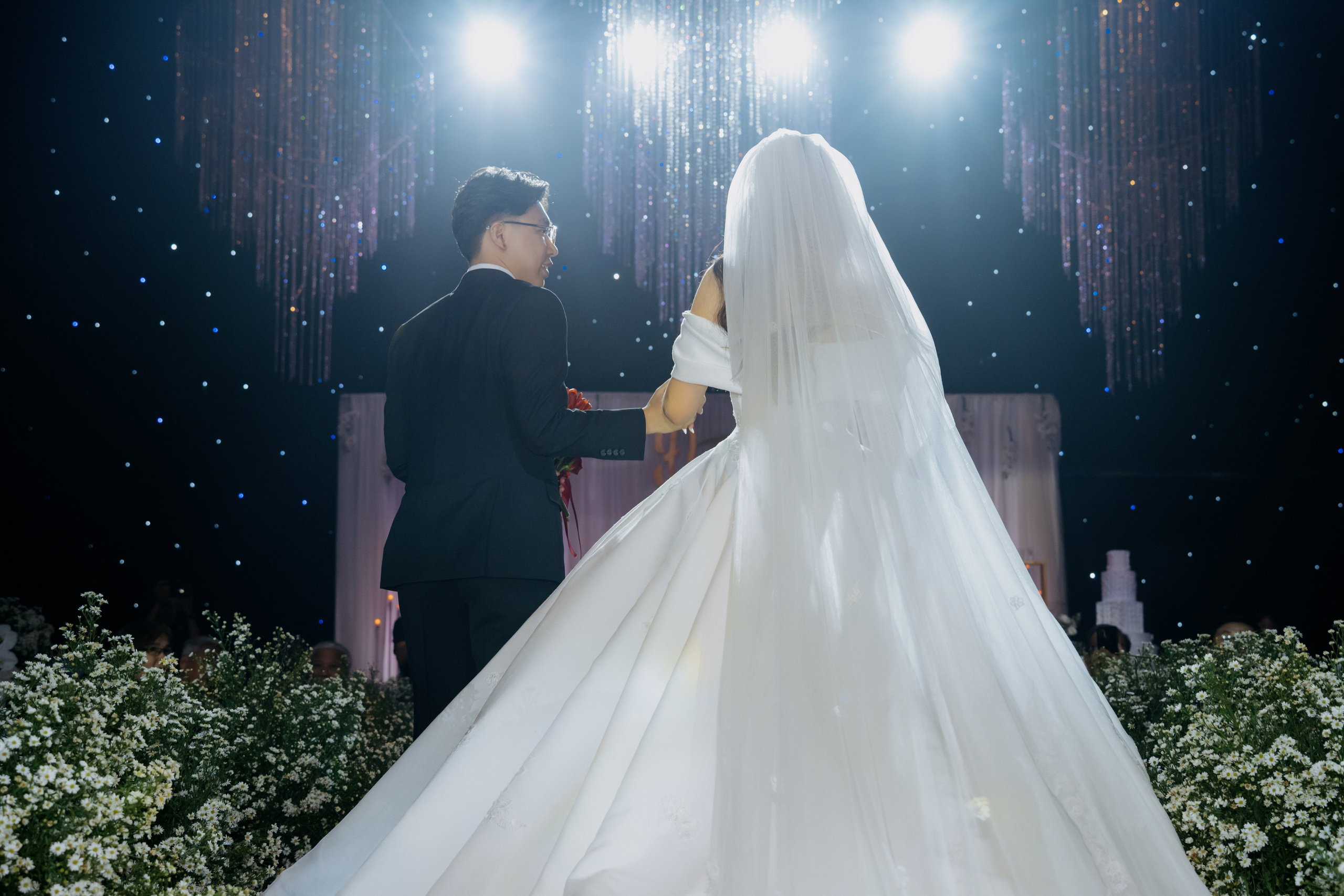 DAT & TU / Wedding Party. Saigon Wedding Present | Art Beyond Moments