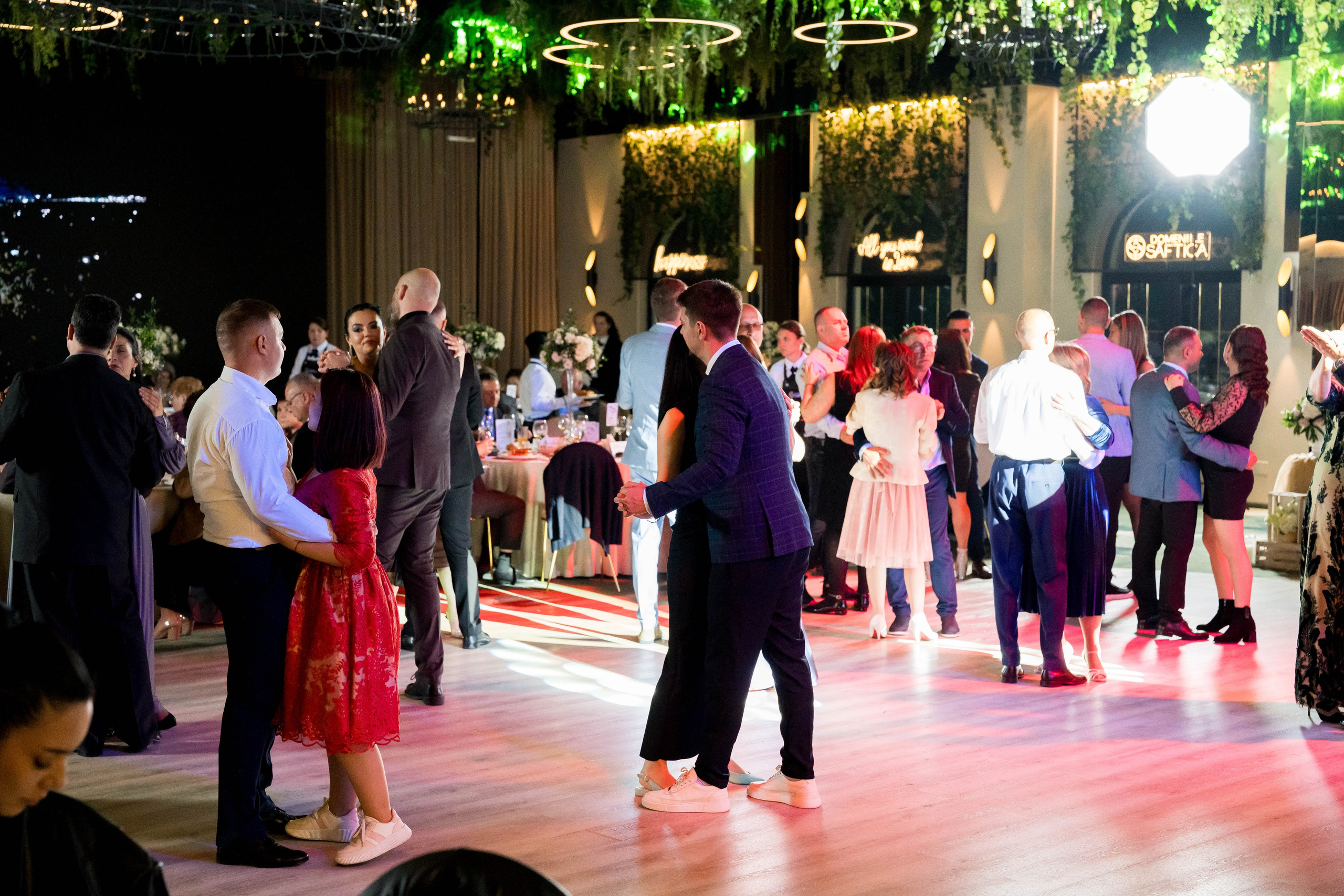 PARTY. Gabriel Florea — Fotograf nuntă București