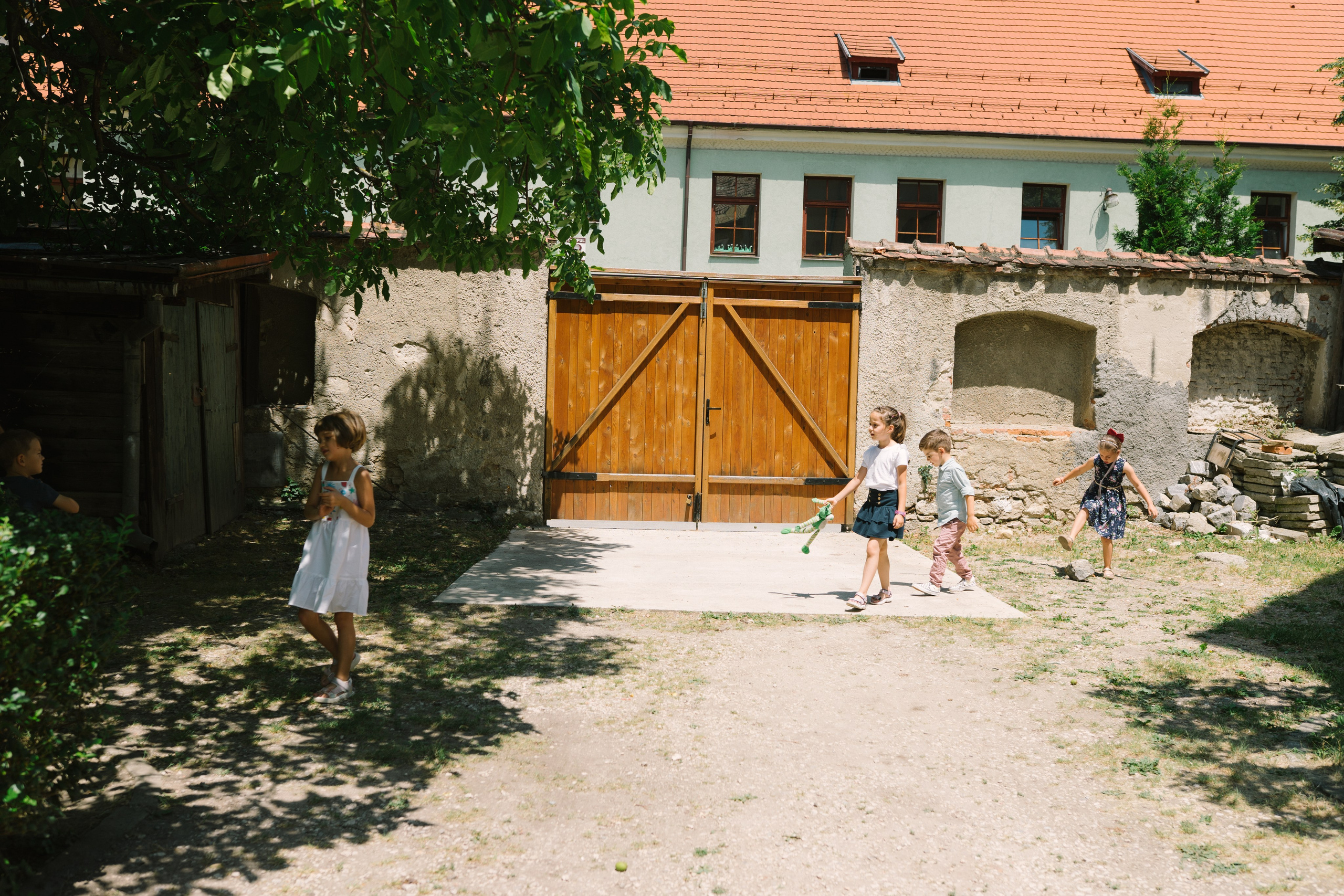 Fotografie de Eveniment Brașov: Povești Vizuale | Mădălina Beda. Madalina Beda- Artist vizual, fotograf, doula la nastere, consultant babywearing Brasov si in toata tara