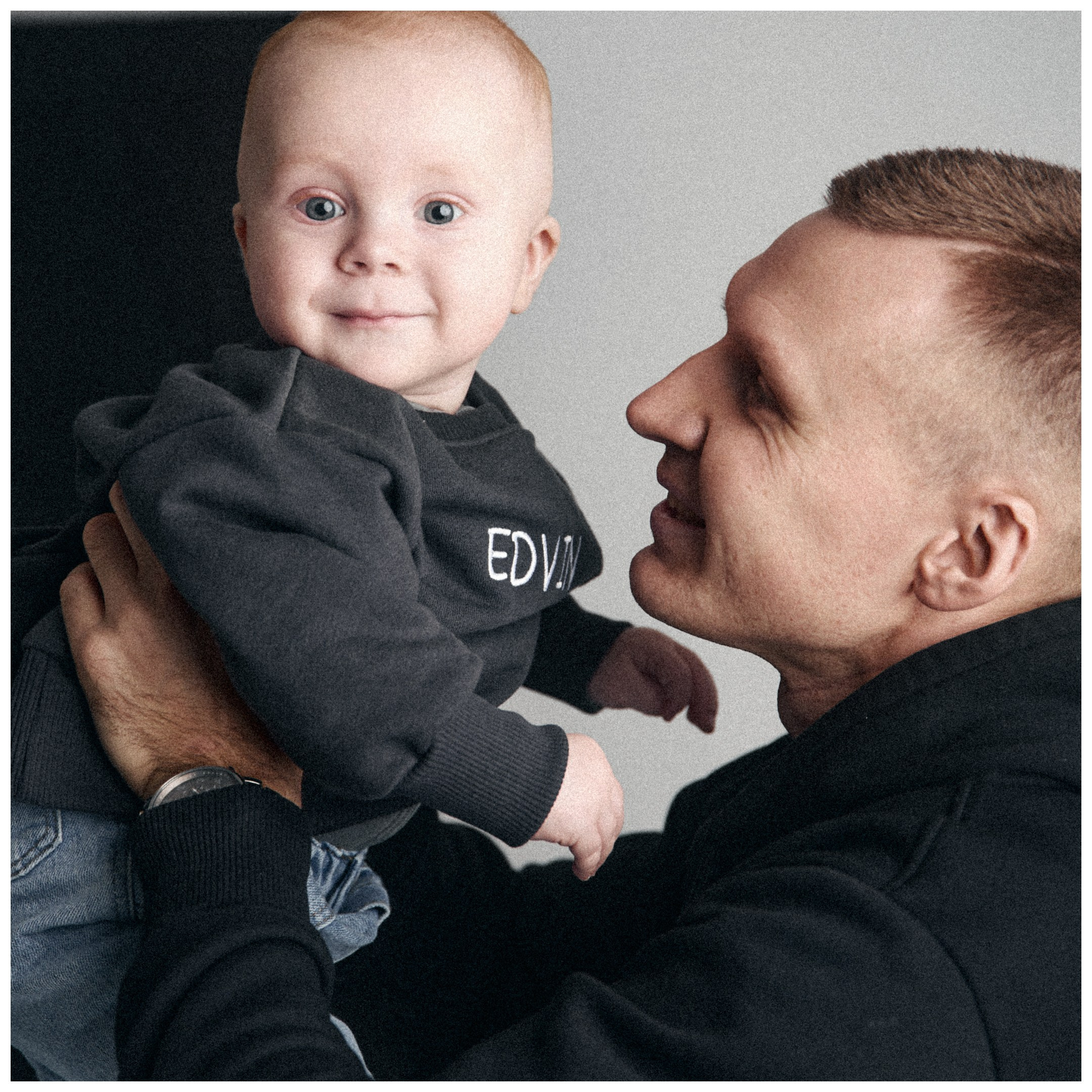 PORTFOLO. Profesionalus fotografas Vilniuje. Asmeninės ir šeimos fotosesijos, vestuvių, krikštynų bei renginių fotografavimas, produktų fotografija