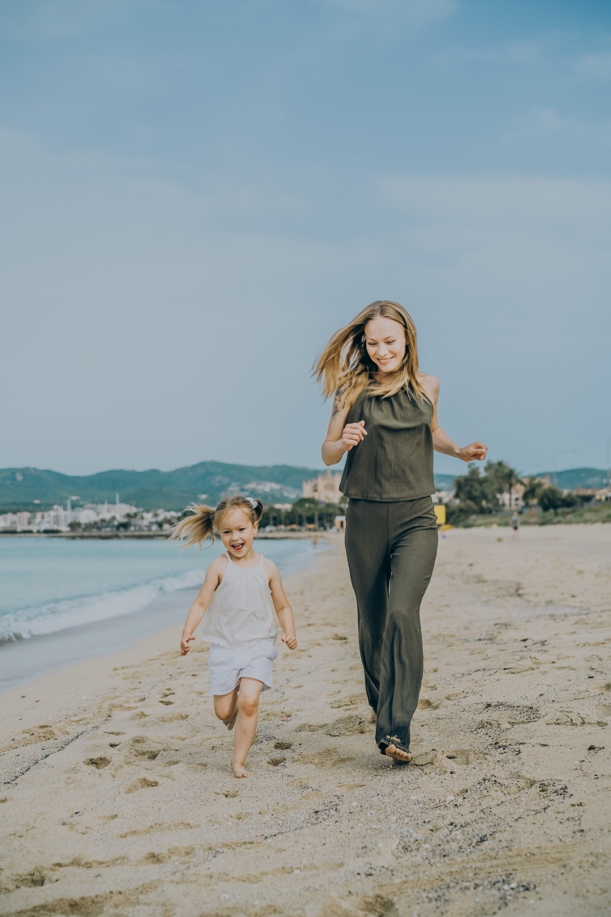 Mama and daughter. Фотограф у Пальма де Майорка