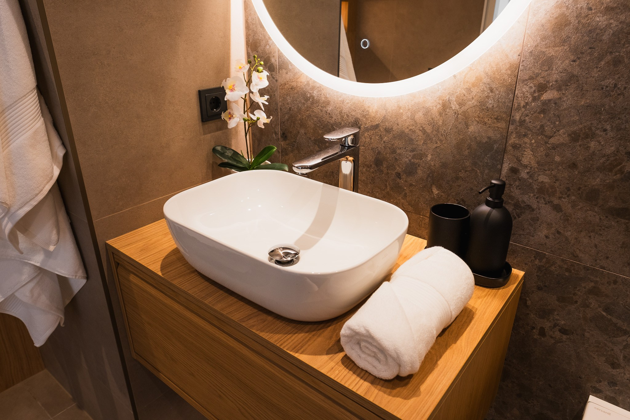 2-room apartment. LOHA VISUALS — AUTOMOTIVE PHOTOGRAPHY