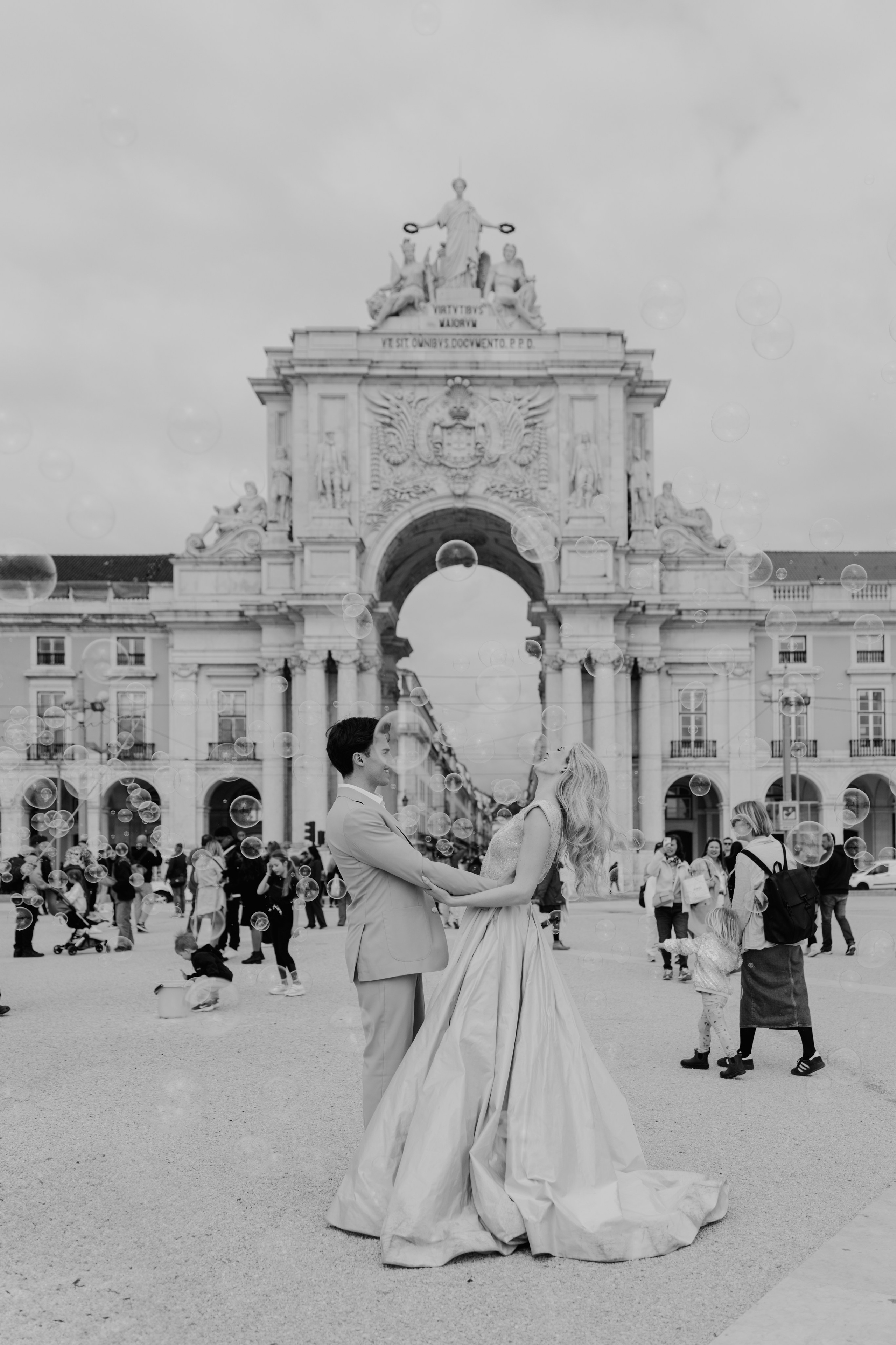 Vivien & Razvan. Main