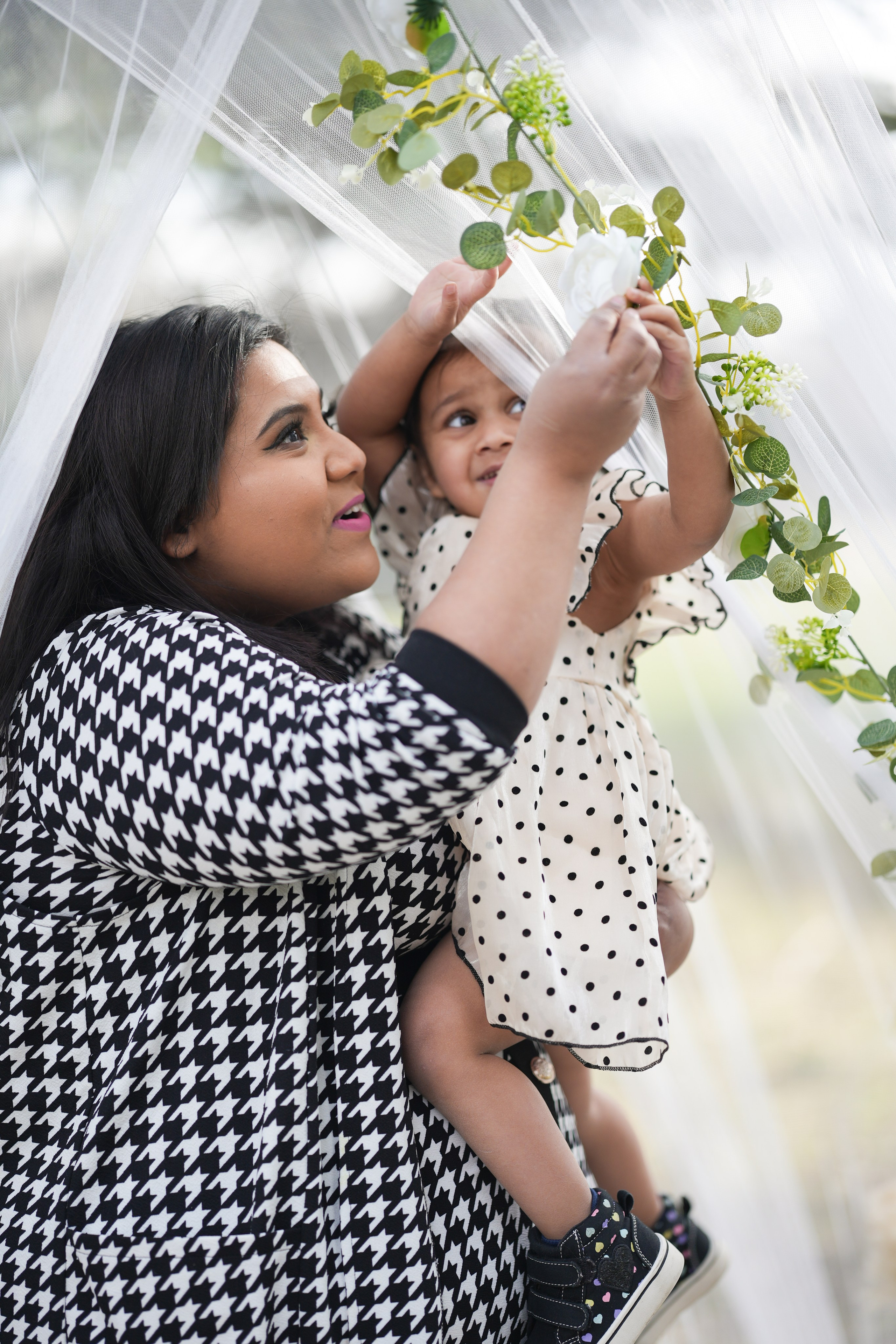 Mother Photo Day. Pashynska Photography | Calgary Wedding & Family Photographer