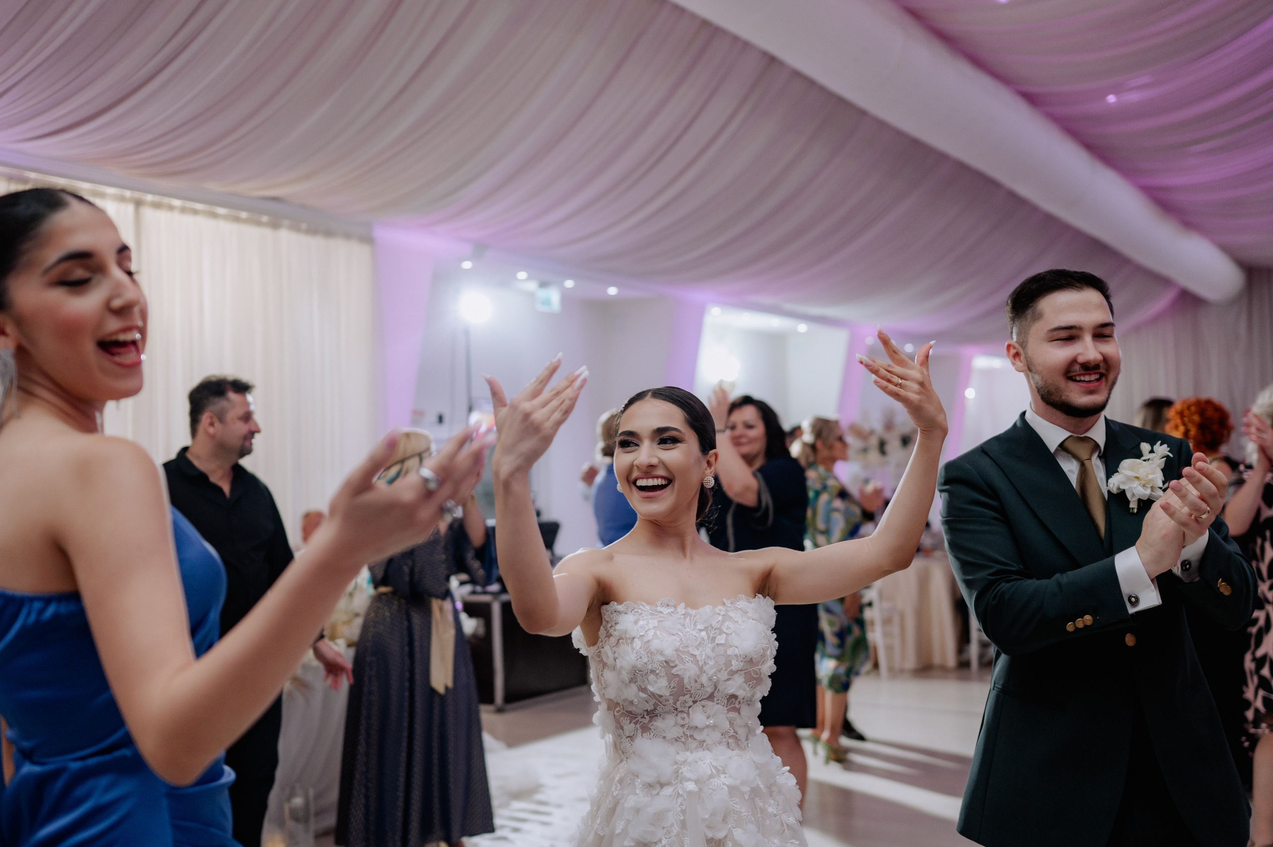 Nunta la Hotel Capitol Iasi. Proud Vision Weddings | Wedding Photography & Film — Servicii profesionale Foto Video Nunta Iasi