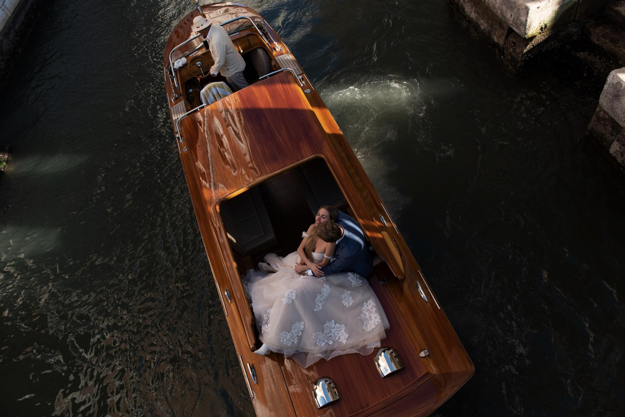 Wedding Photoshoot in Venice'sept 23. Lake Como Wedding Photographer | Elegant & Timeless Photography in Italy